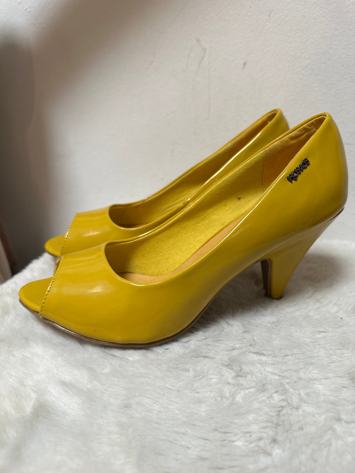 Xti Yellow Retro Heels Size 6