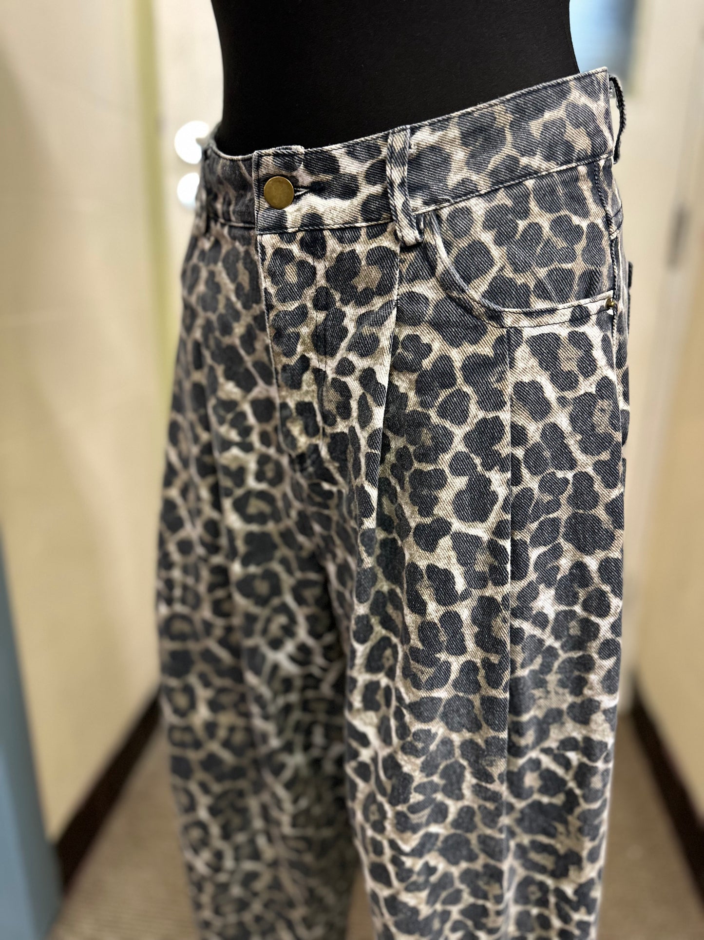 Purple Queen Leo Print Balloon Jeans Size M 100% Cotton