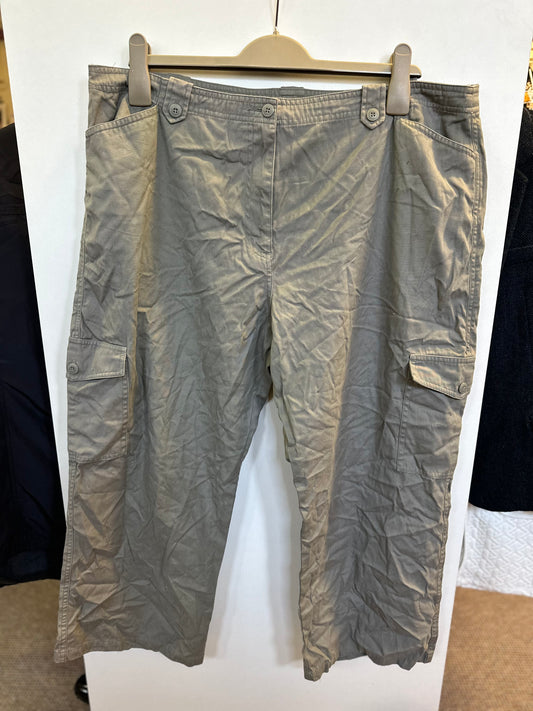 Dorothy Perkins Cropped cargo Pants, Size 20