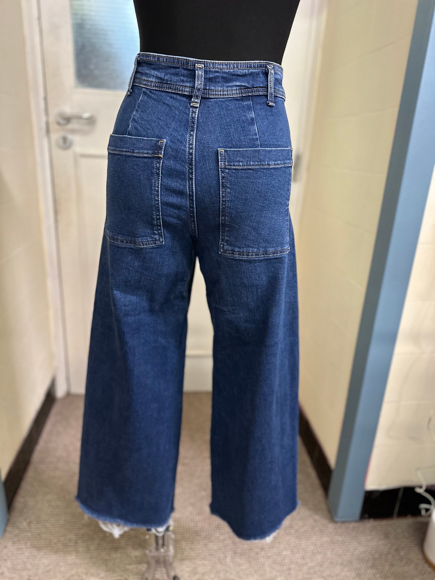 Zara Wide Leg Cropped Jeans Size S