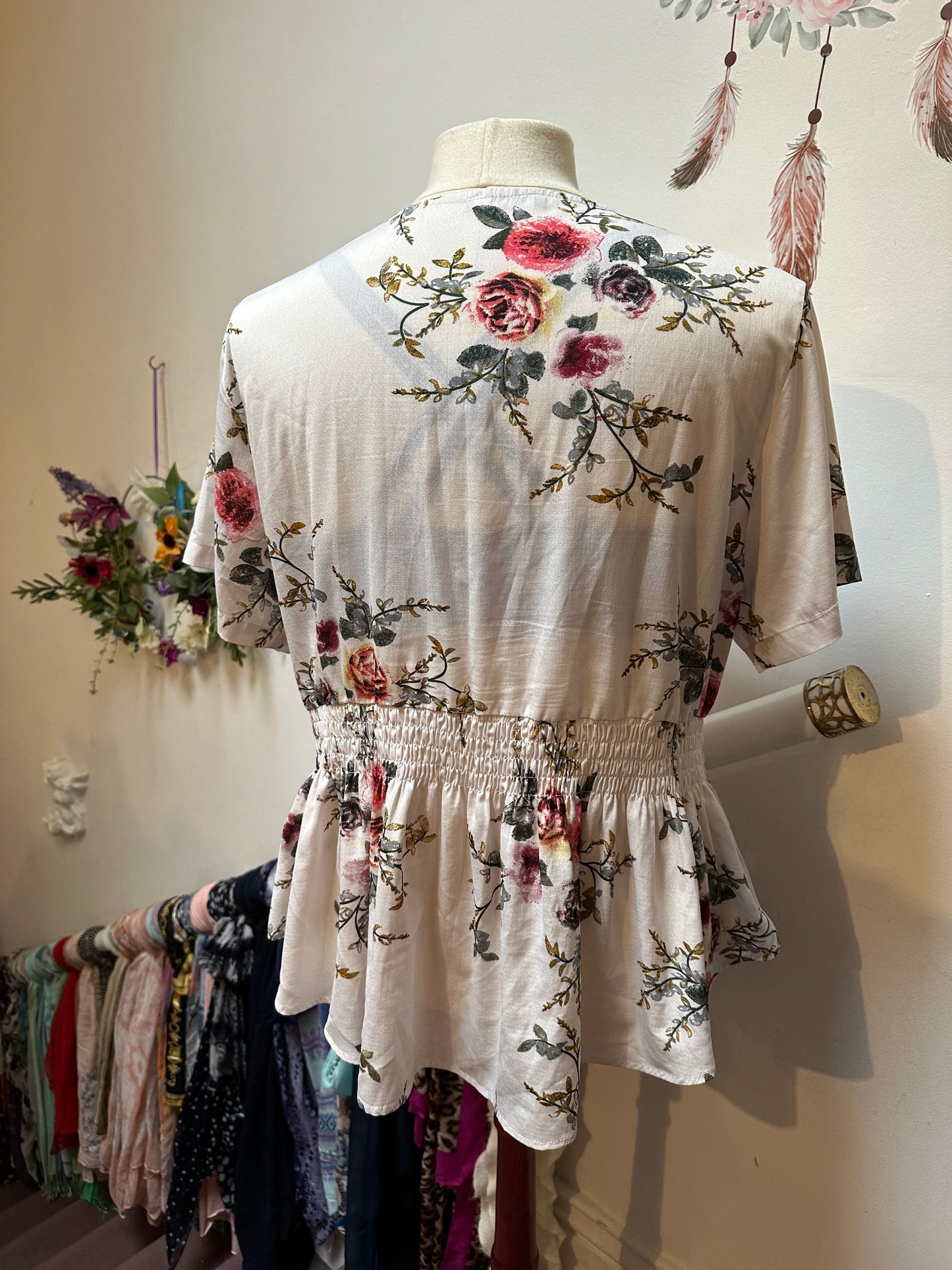 Yoins Floral Top Size 24 but small fitting