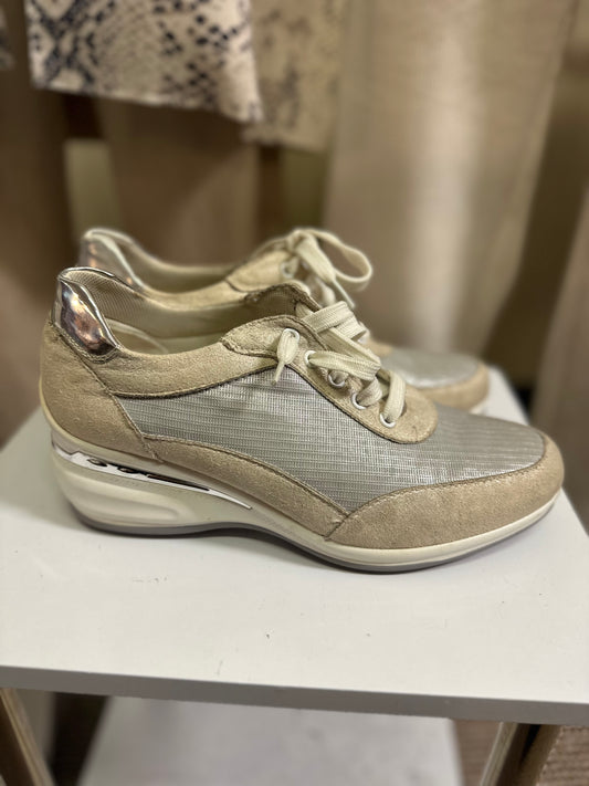 CHC Shoes Size 6.5 (Silver colour partly faded off one heel)