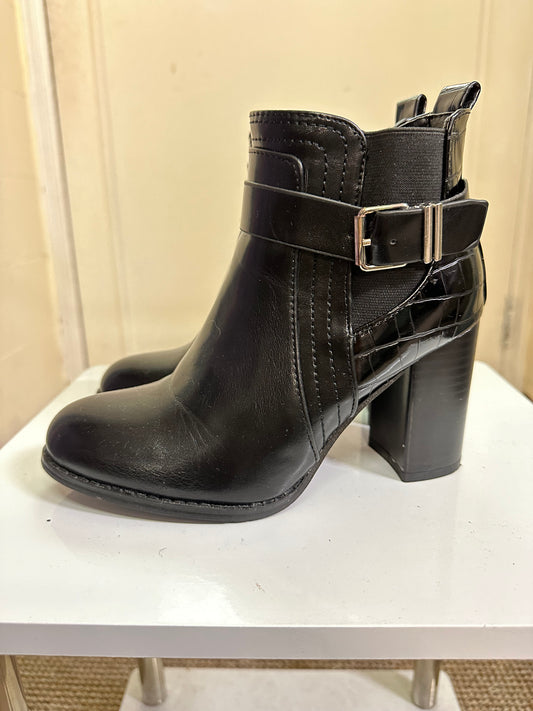 Style Boots, Size 3, PU Leather