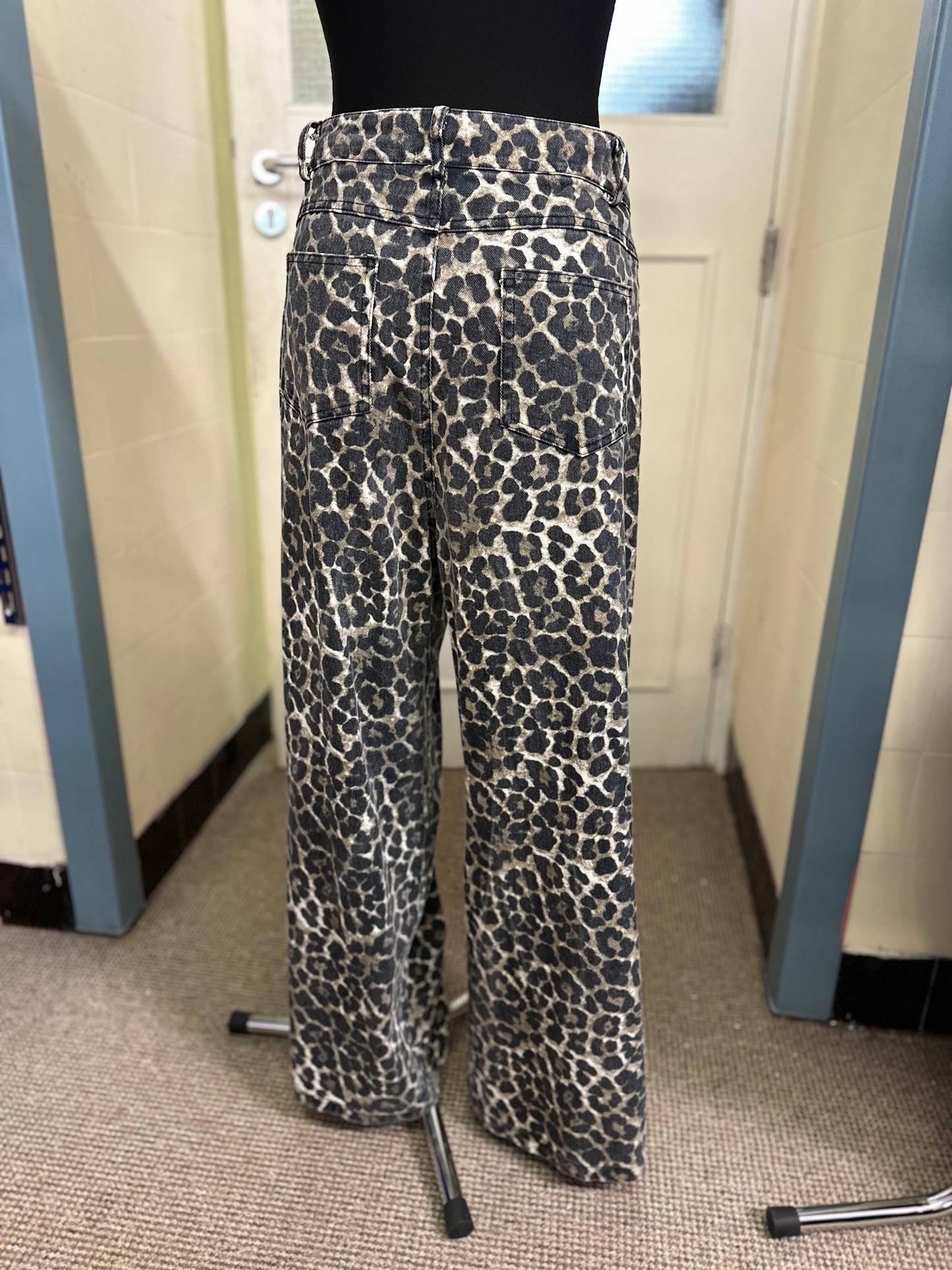 Purple Queen Leo Print Balloon Jeans Size M 100% Cotton