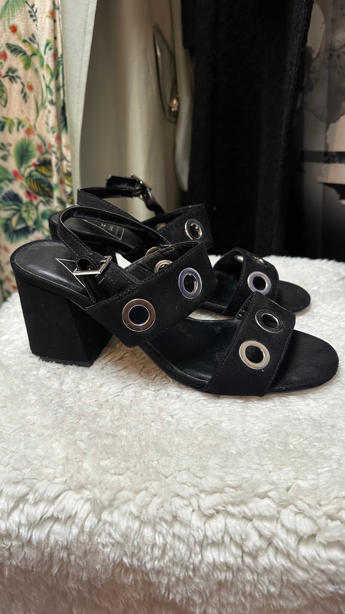 St Sana Block Heel Sandal Size 3.5