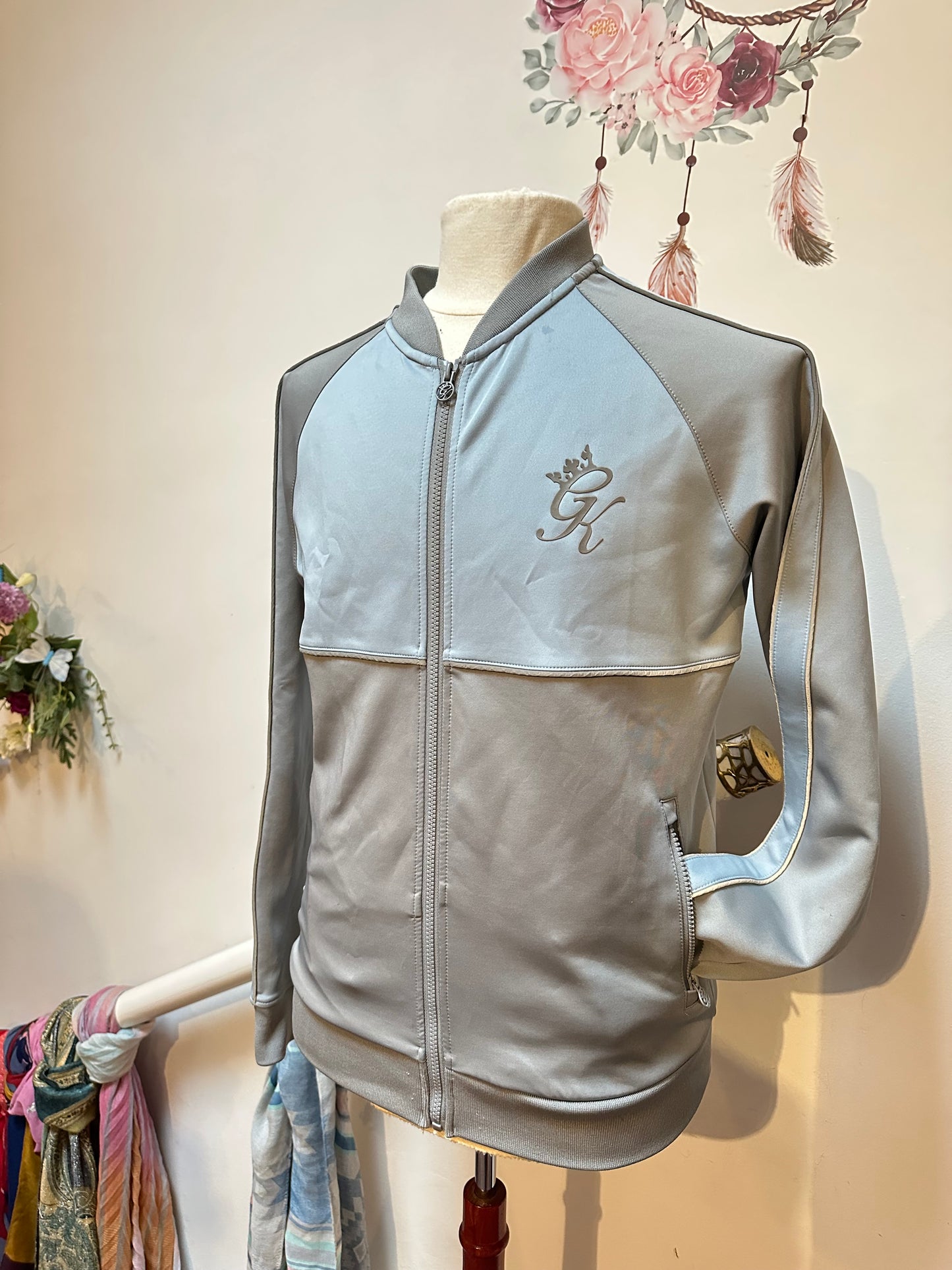 Gym King Reflective Zip Up Size L but more like M/L