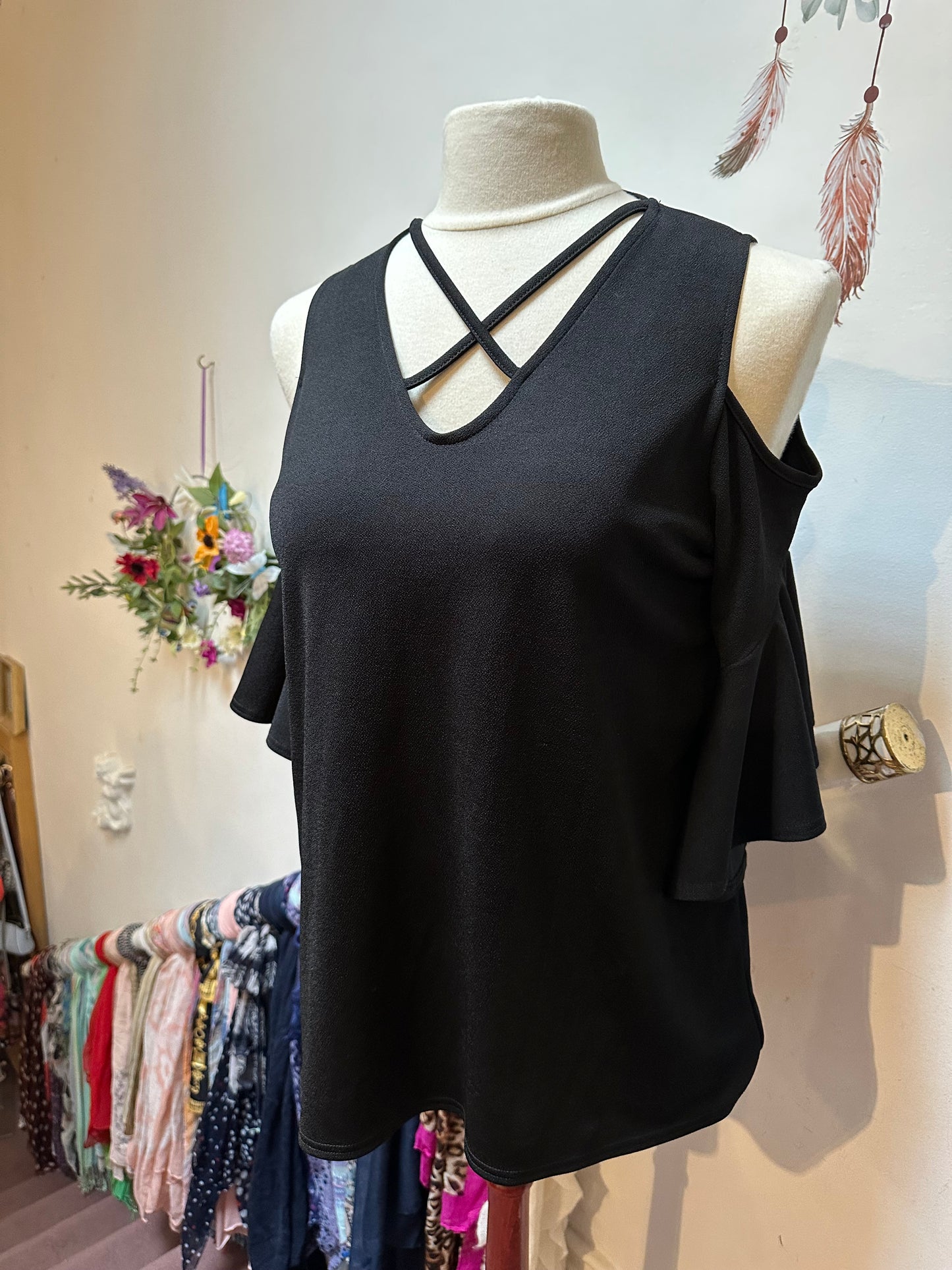 Capsule Cold Shoulder Top Size 18