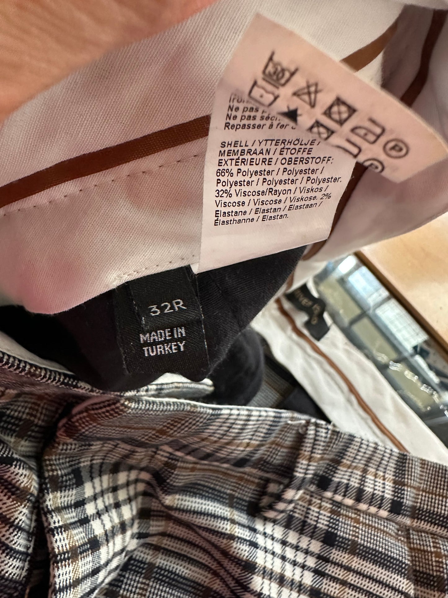 River Island Men’s Trousers Size 30/34 (one belt loop needs a stitch)