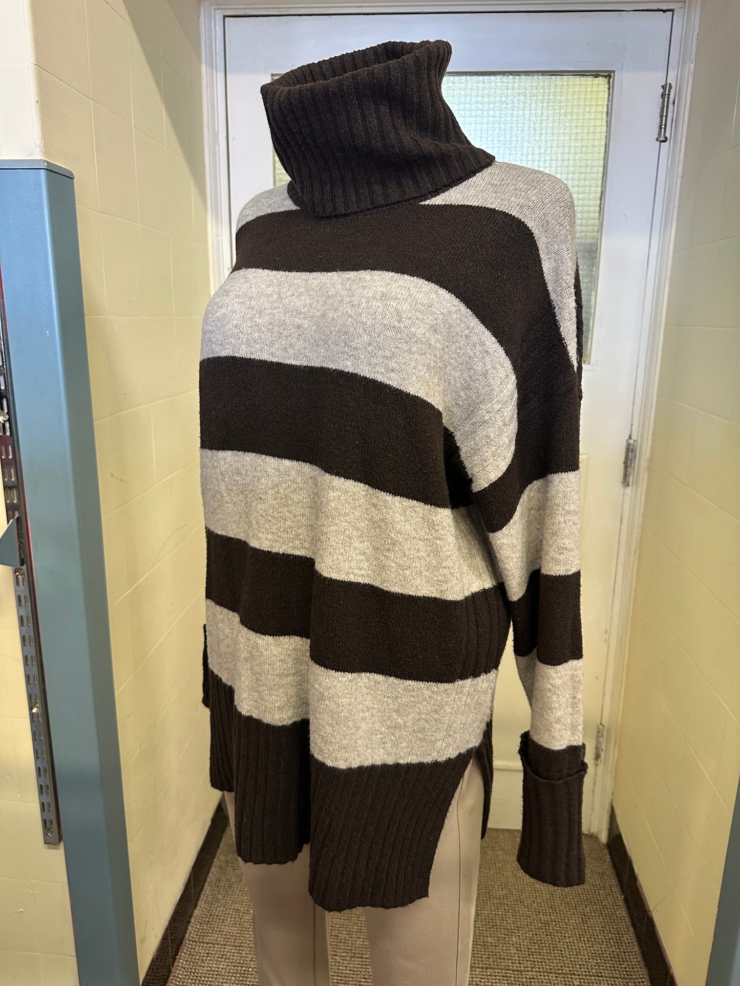 George Brown/Cream Turtleneck Size 12/14