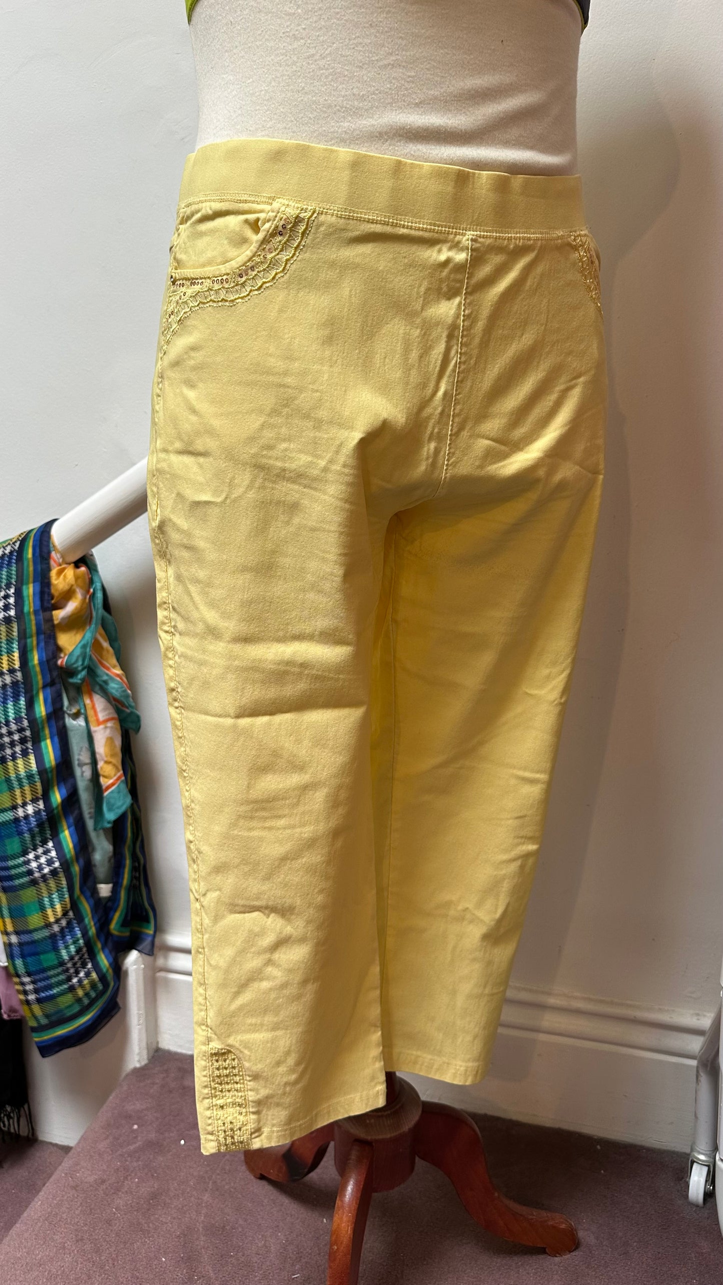 Elegance Yellow Cropped Trousers Size 20