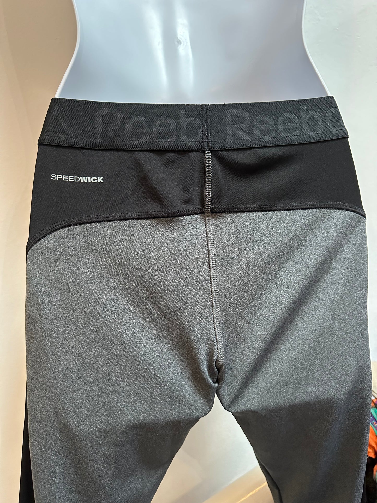 Reebok 3/4 Length Sports Leggings, Size S