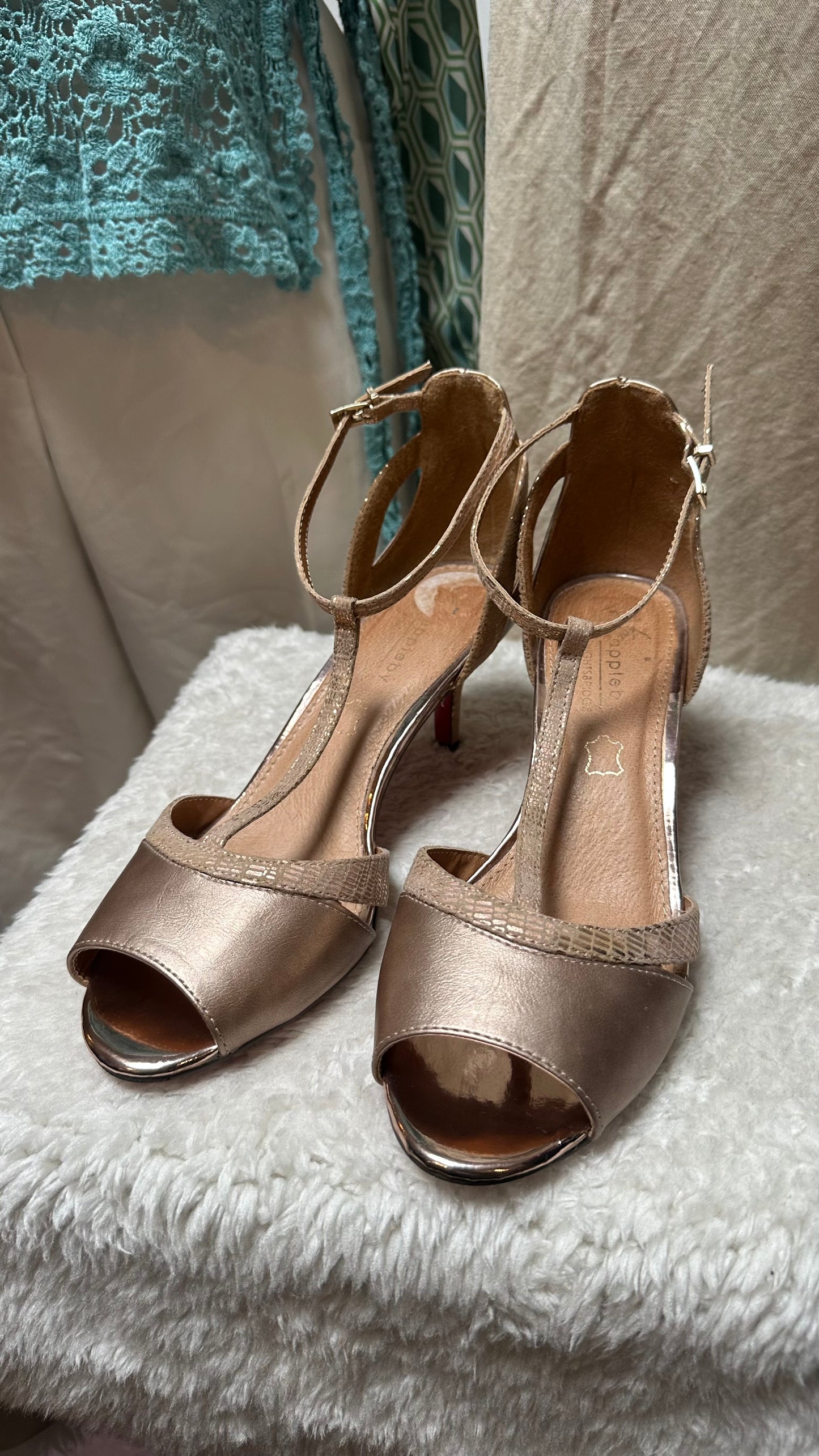 Kate Appleby Bronze Low Heels Size 6.5 (EU 40)