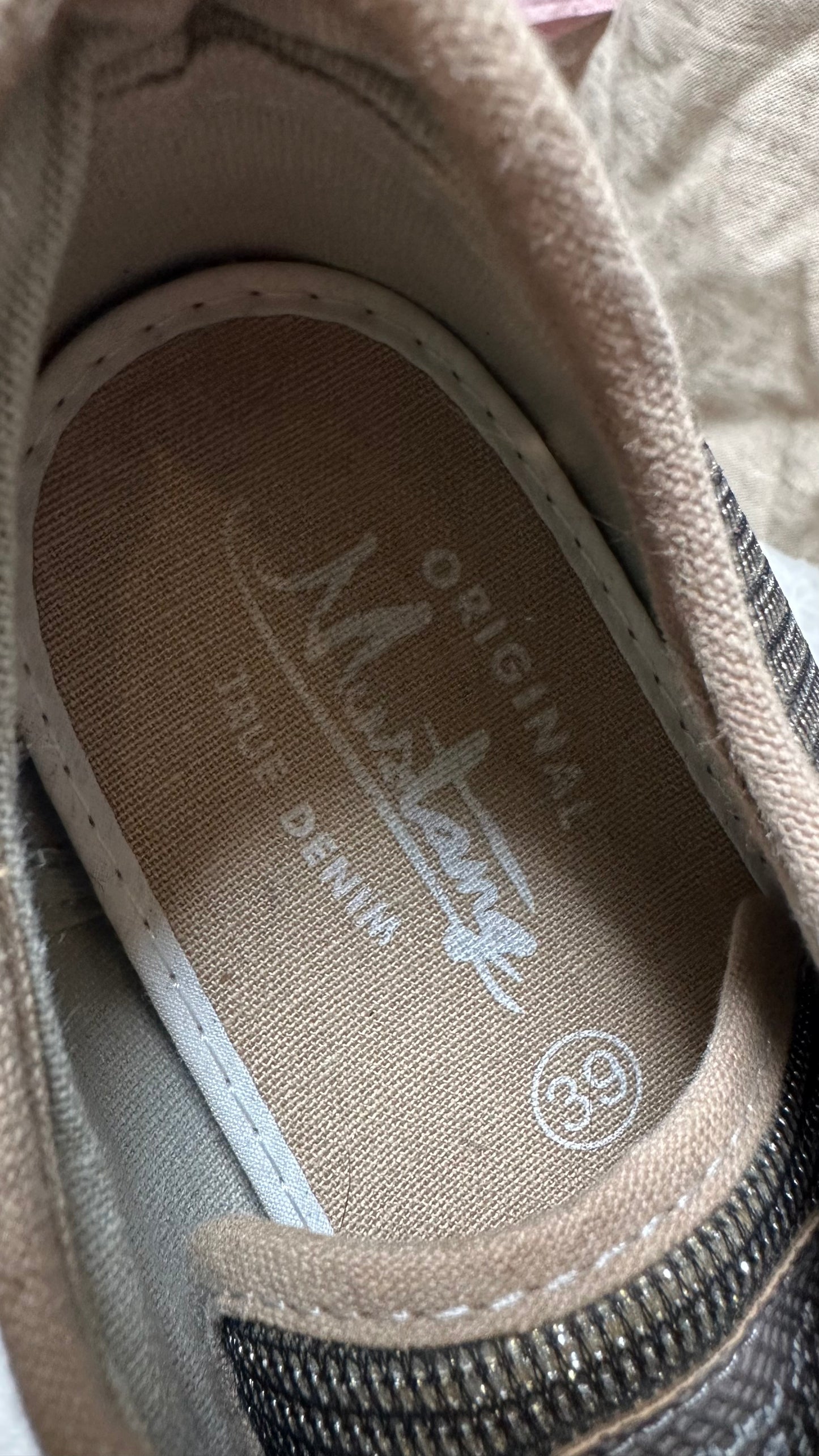 Mustang Sparkles Trainers Size 6