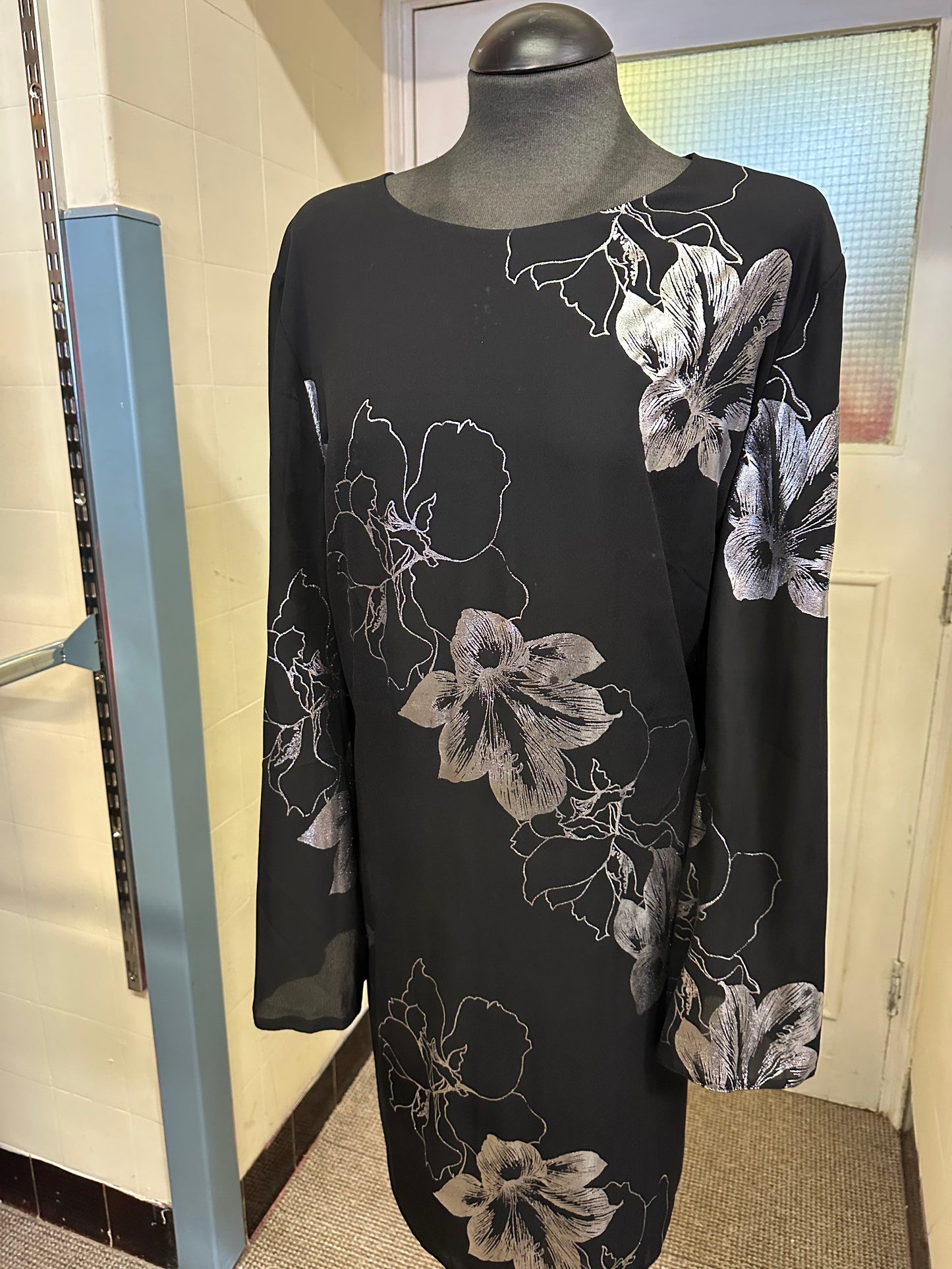 Dorothy Perkins Black & Silver Dress Size 20