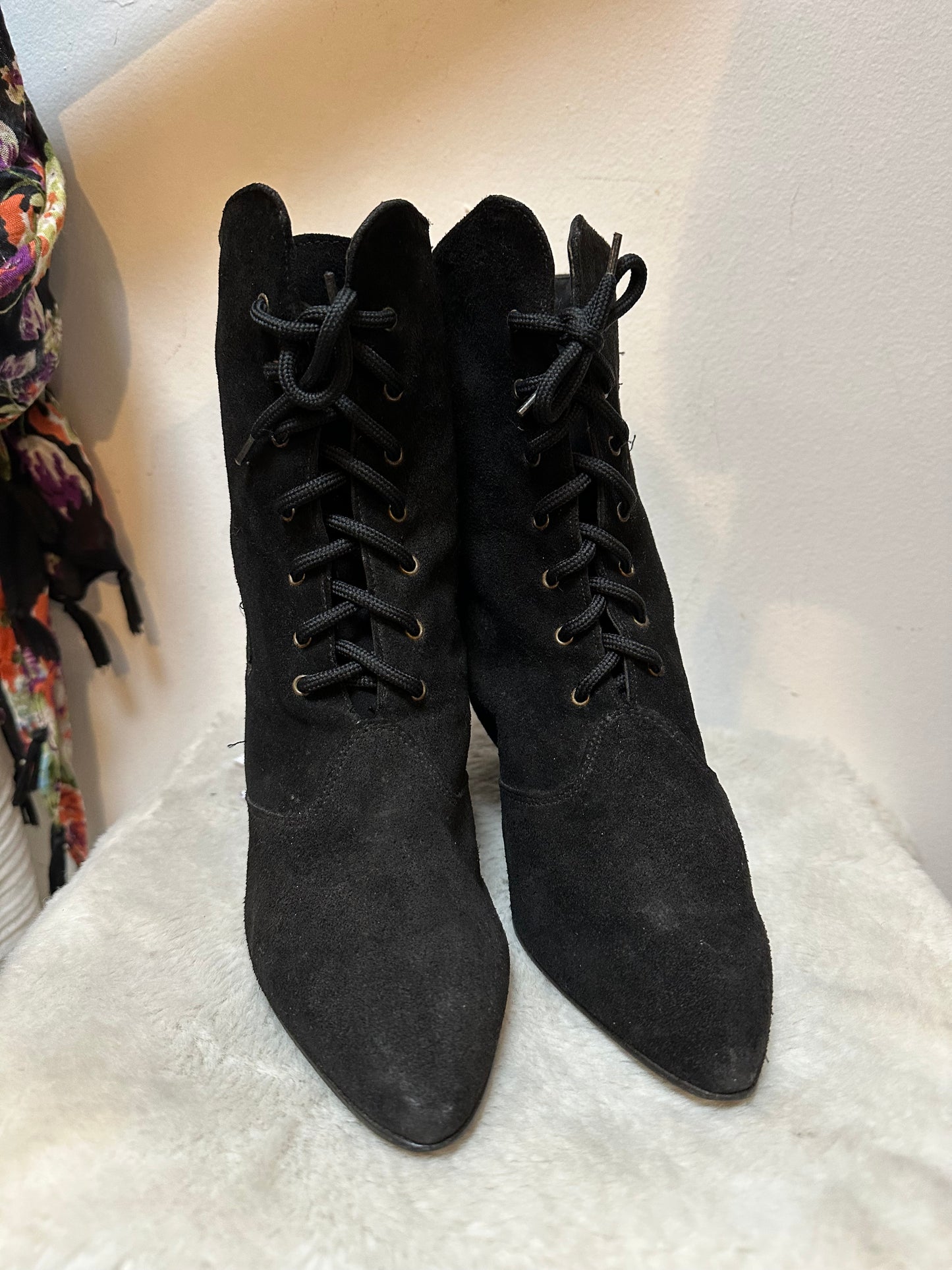 Vintage Kitten Heel Suede Boots Size 7 (EU 41)
