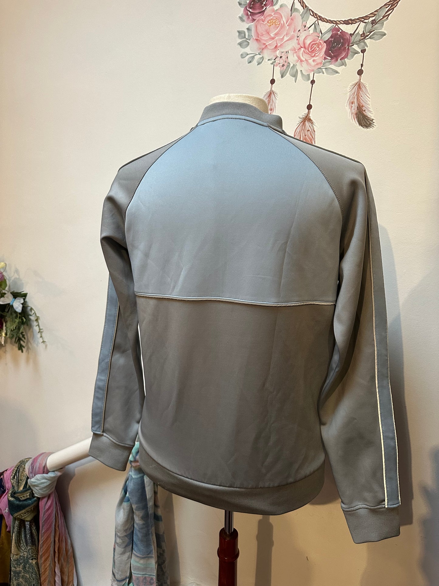 Gym King Reflective Zip Up Size L but more like M/L
