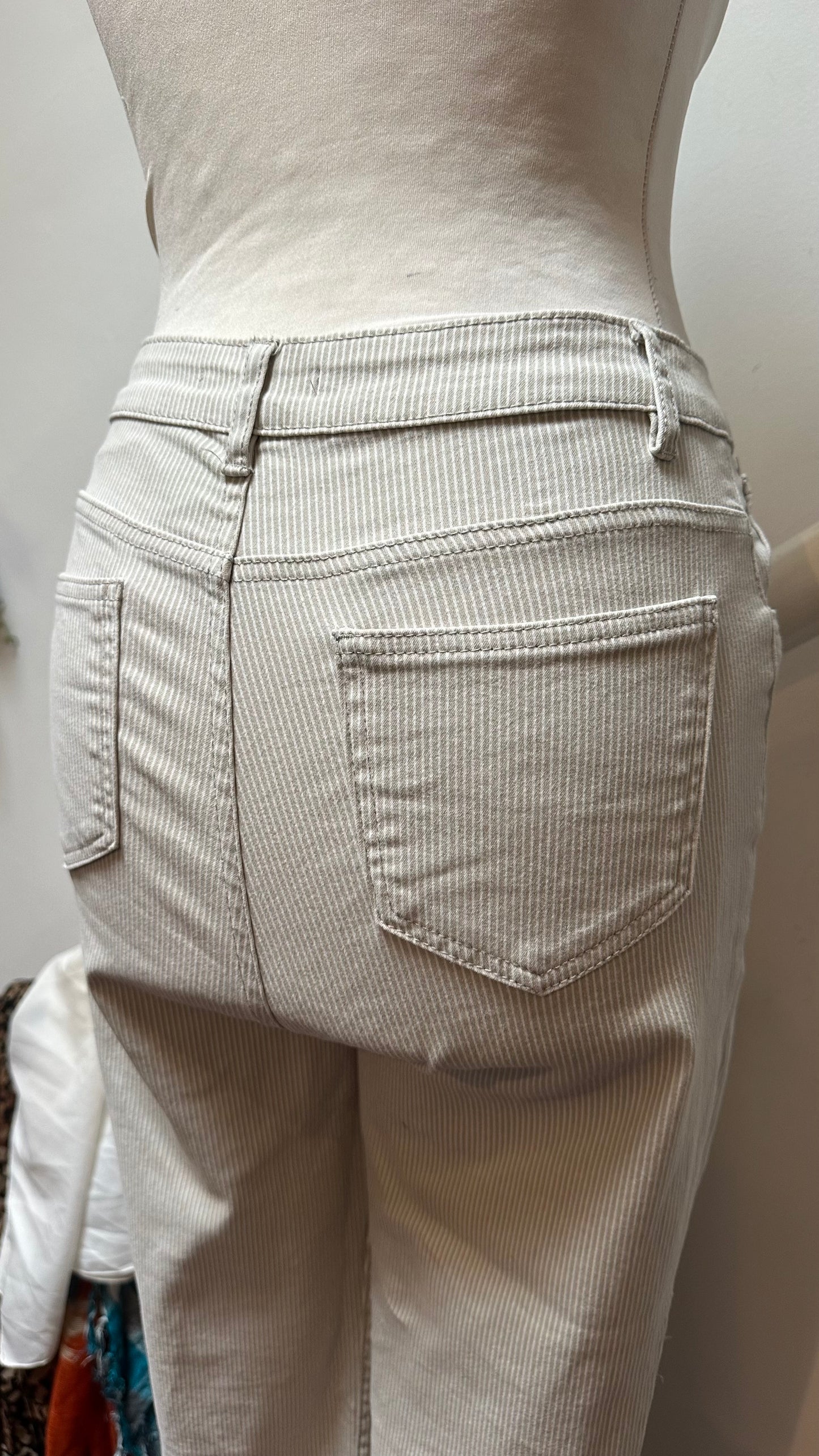 Dunnes Cream Cropped Trousers Size 10