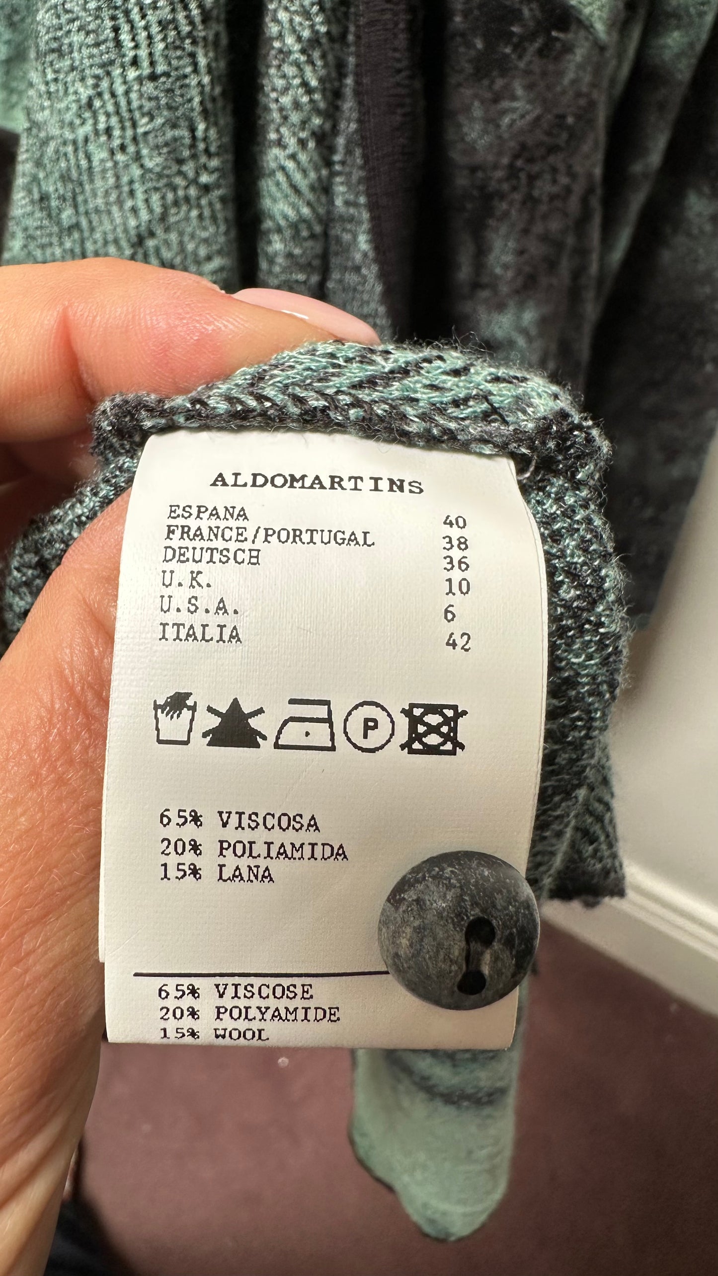 Designer Aldo Martins 2 Piece Knitwear Size 10 (few threads pulled)