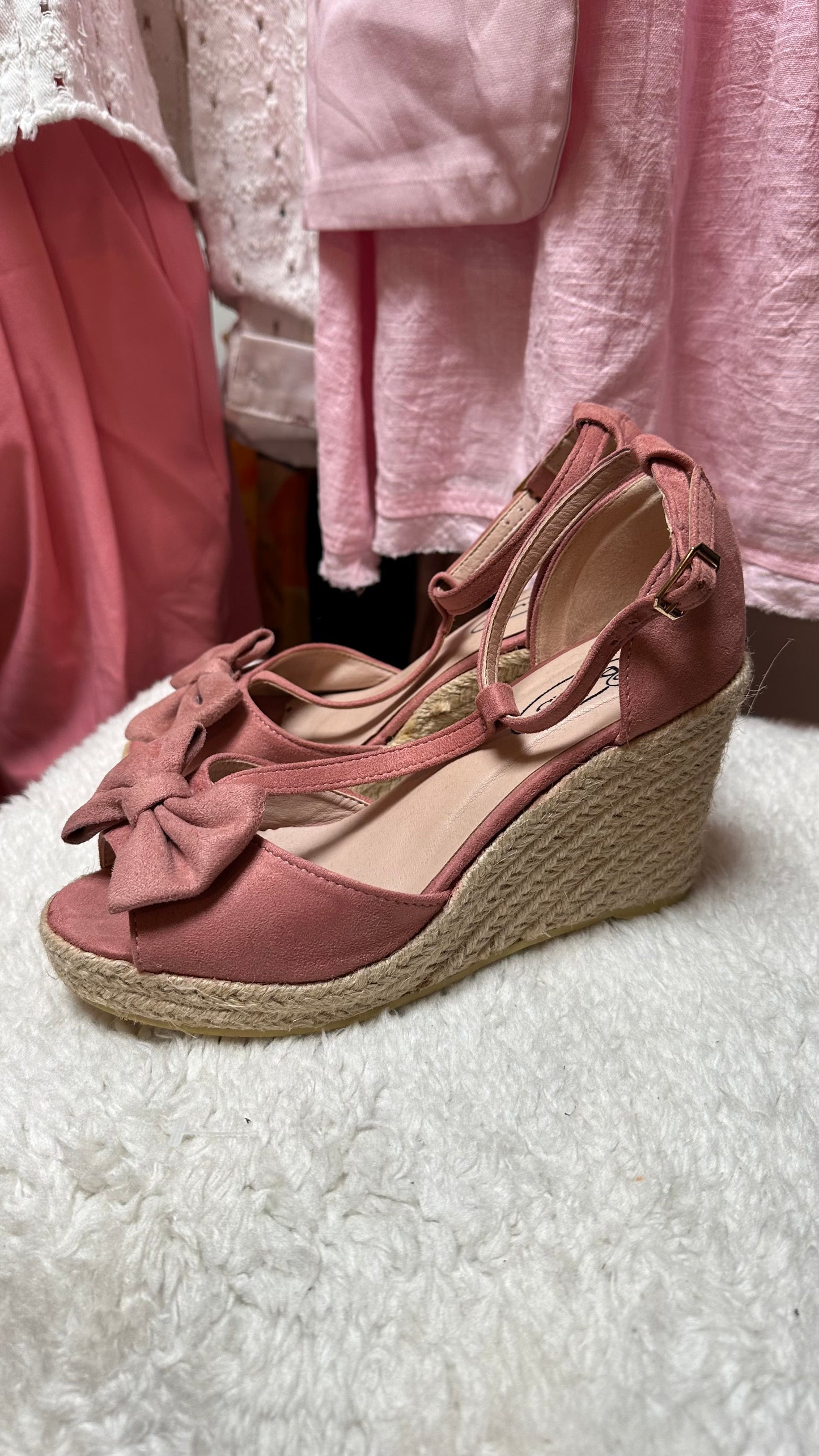 No Doubt Blush Pink Wedges Size 5