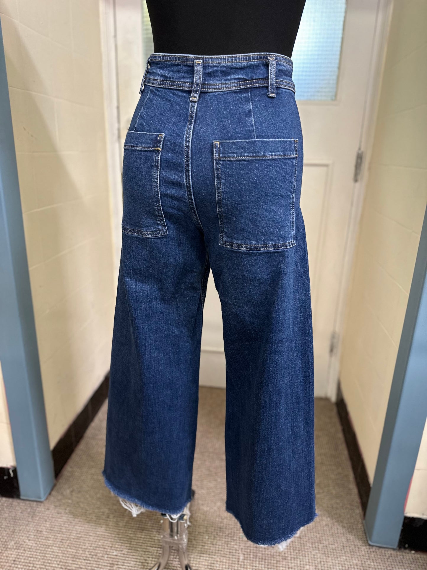Zara Wide Leg Cropped Jeans Size S