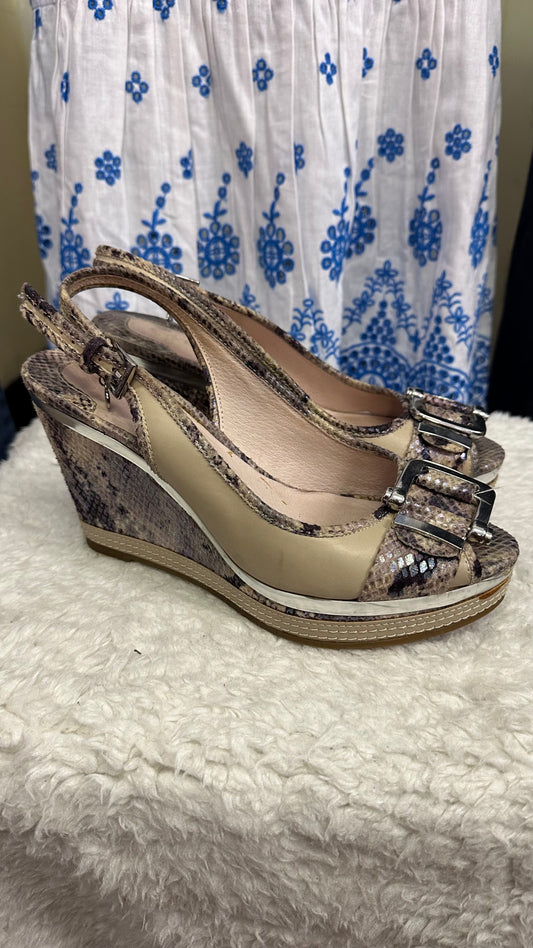 Moda in Pelle Wedges Size 5