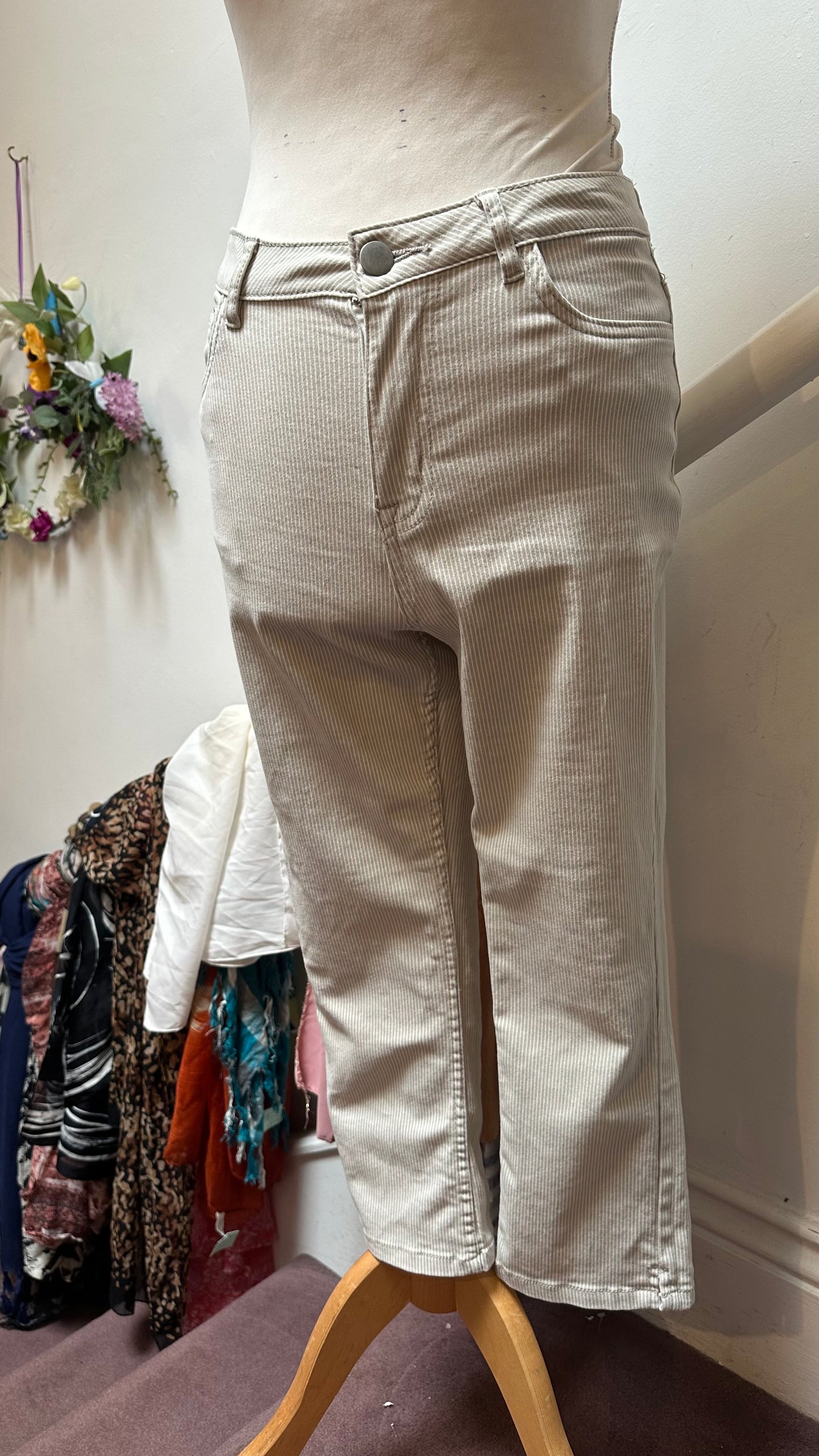Dunnes Cream Cropped Trousers Size 10