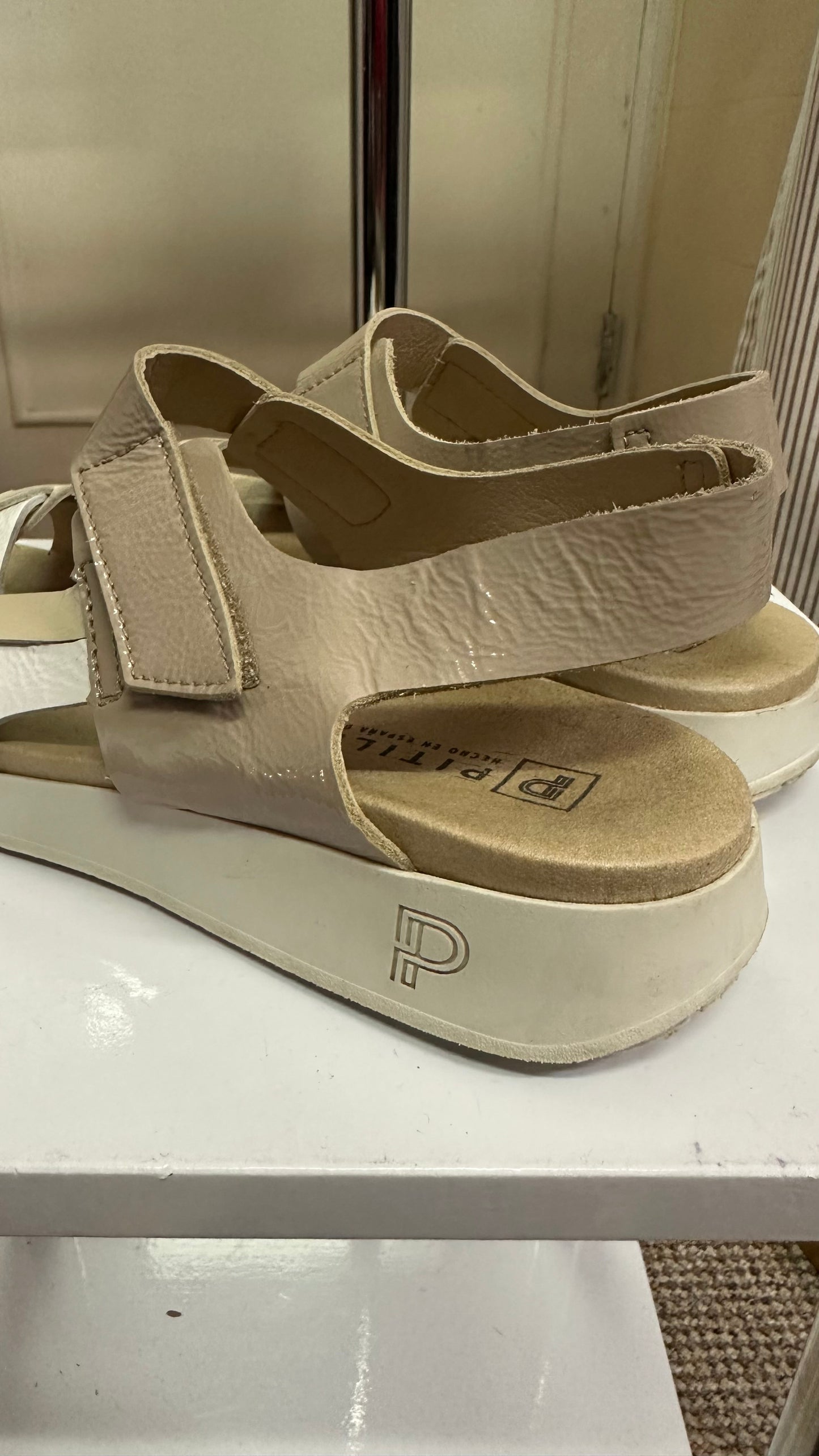 Pitillos Cream Leather Sandals Size 6.5 EU 40