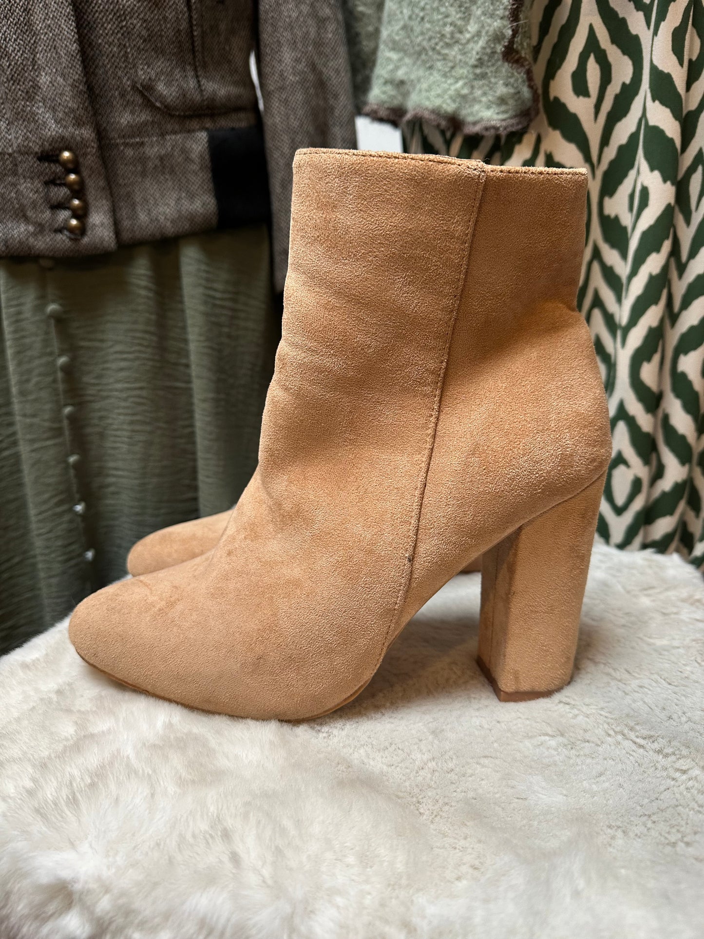 Pretty Little Thing Faux Suede Boots Size 6