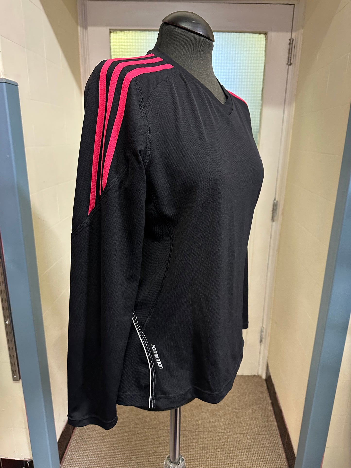 Adidas Running Top Size 14 (some wear, see last photo)