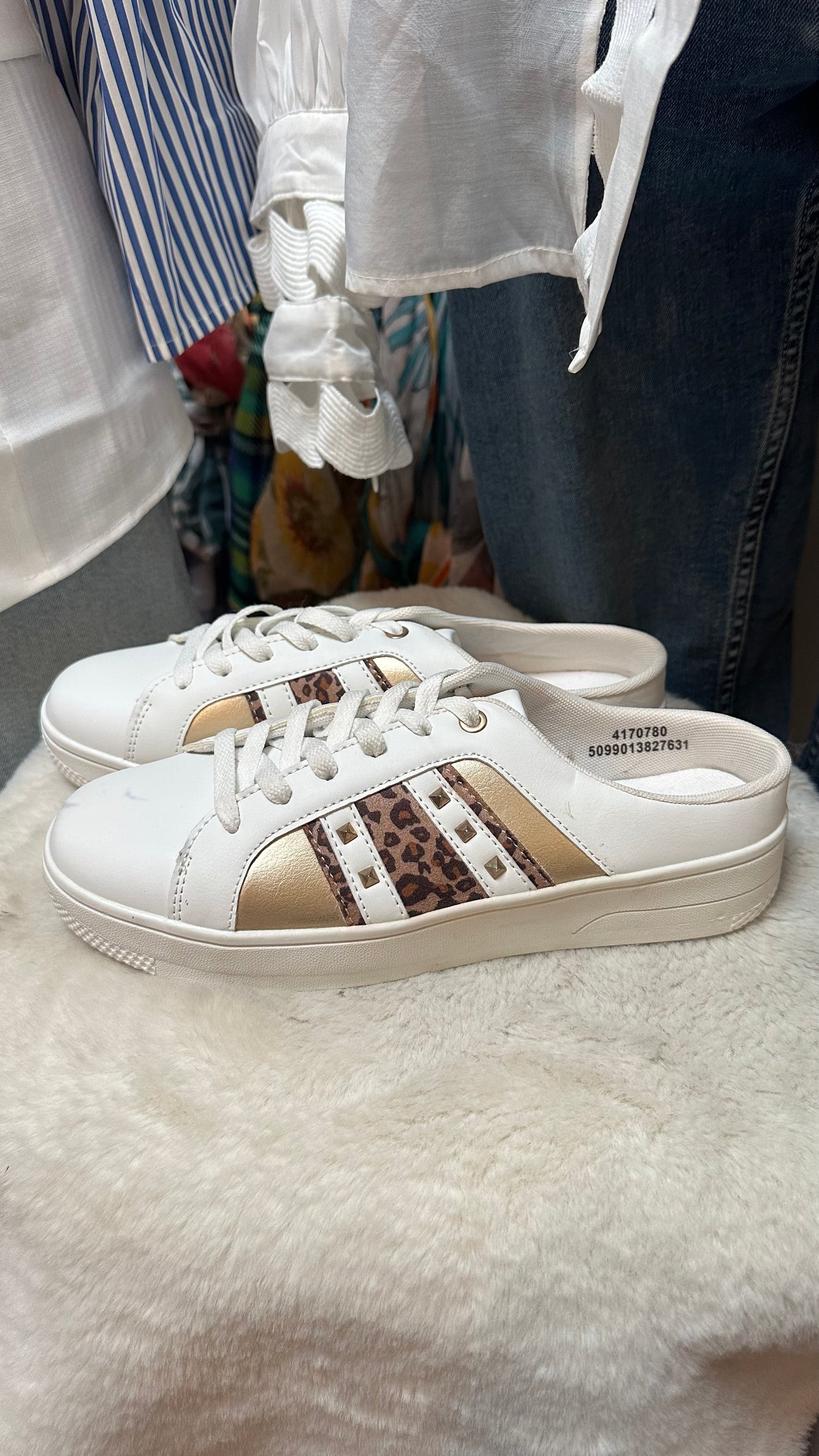 Dunnes Slip On Trainers Size 6.5 (slight marks on one toe)