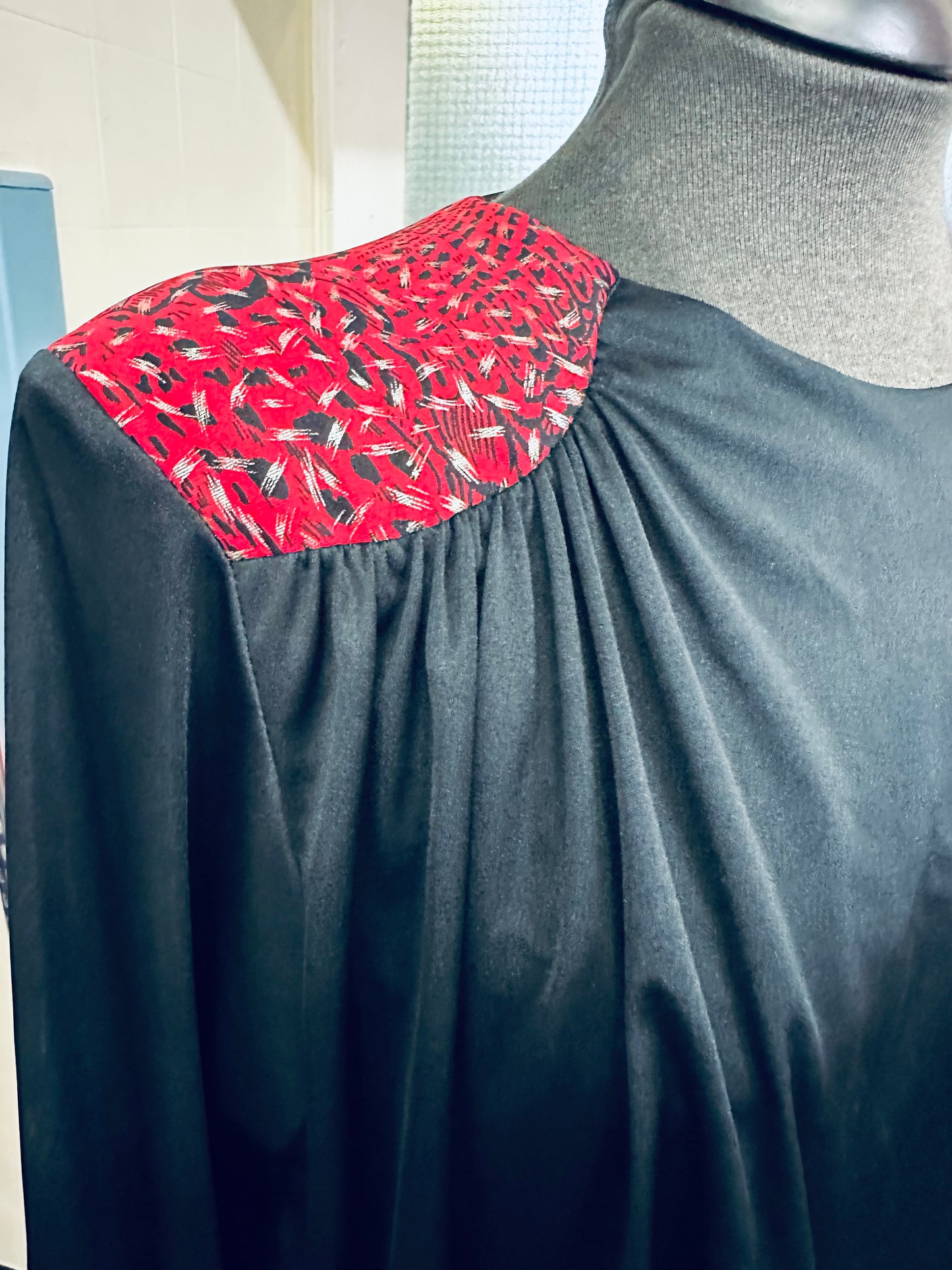 Vintage Black & Red Dress, Size 14 but small fitting, with shoulder pads