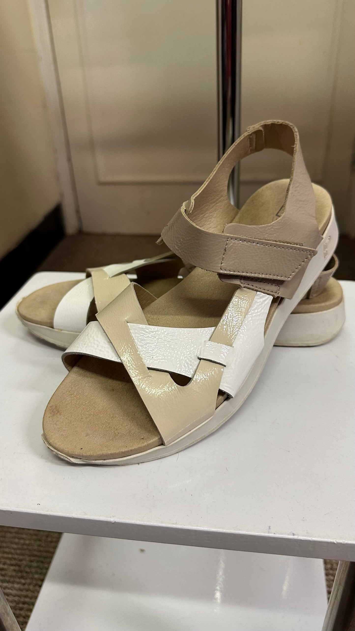Pitillos Cream Leather Sandals Size 6.5 EU 40
