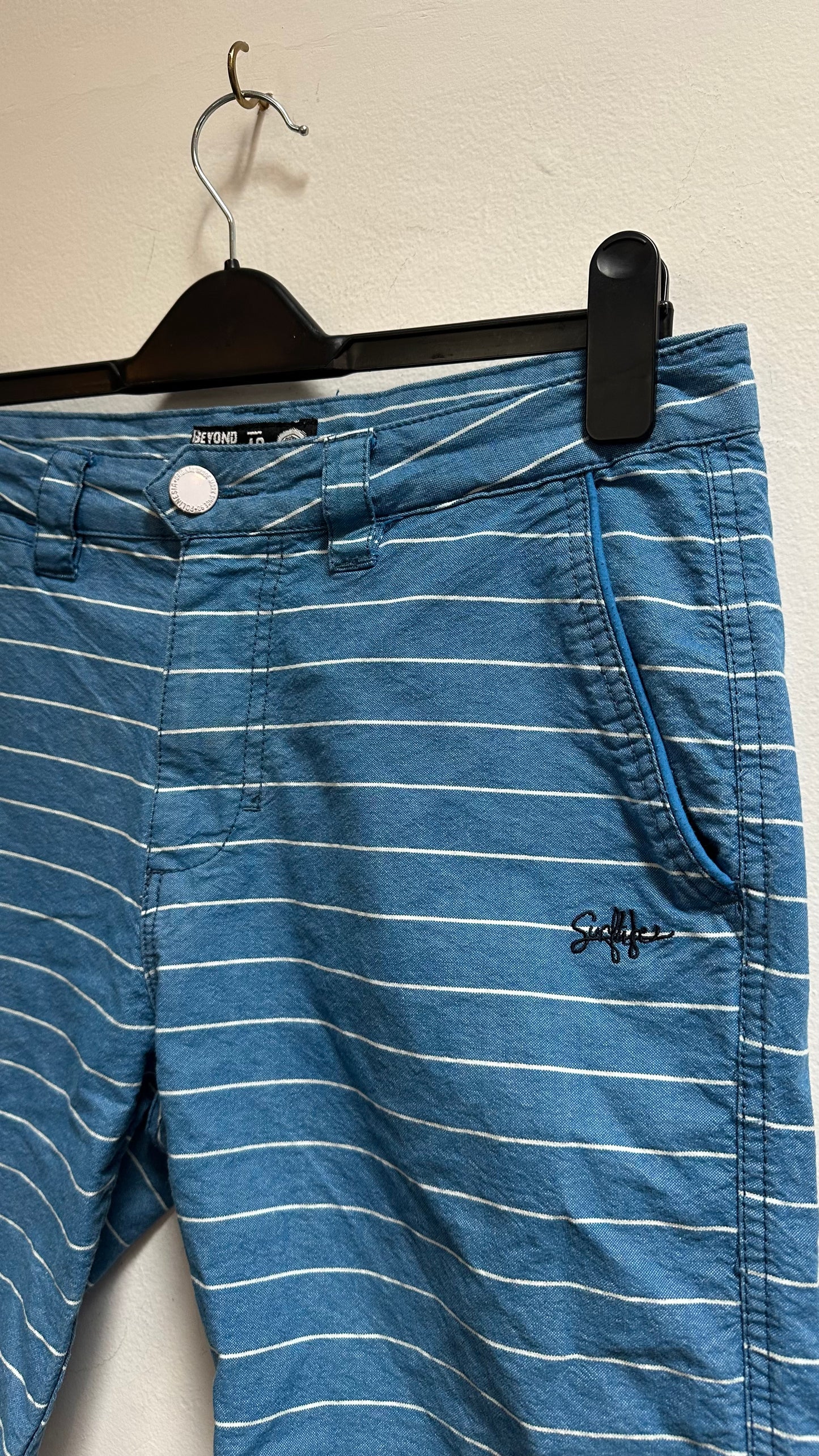 Beyond Blue Shorts Size M