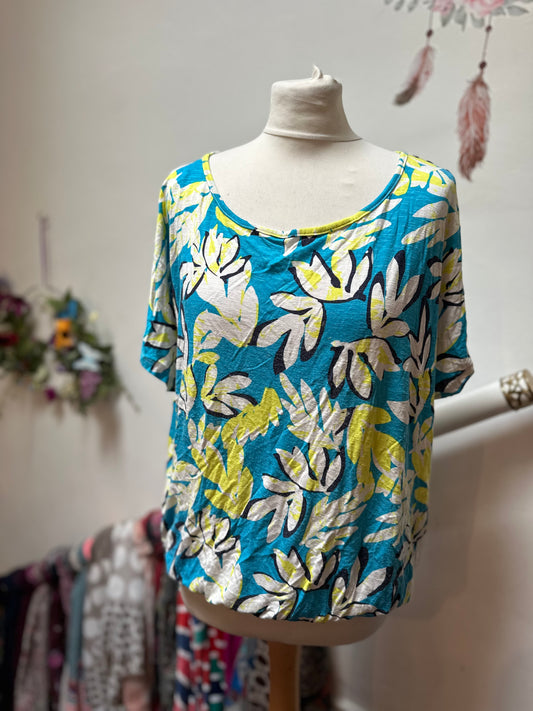 Roman Floral Top Size 16