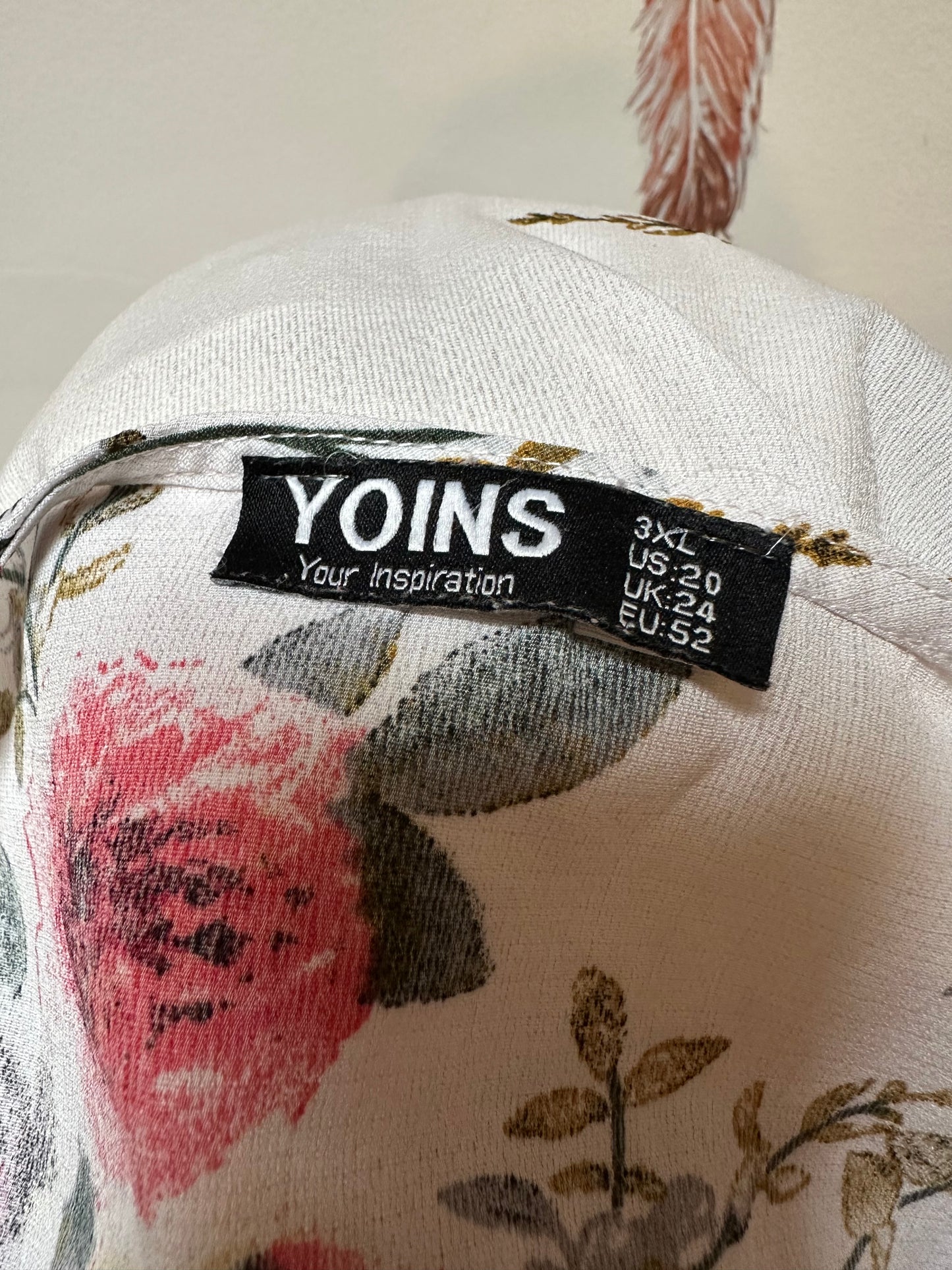 Yoins Floral Top Size 24 but small fitting
