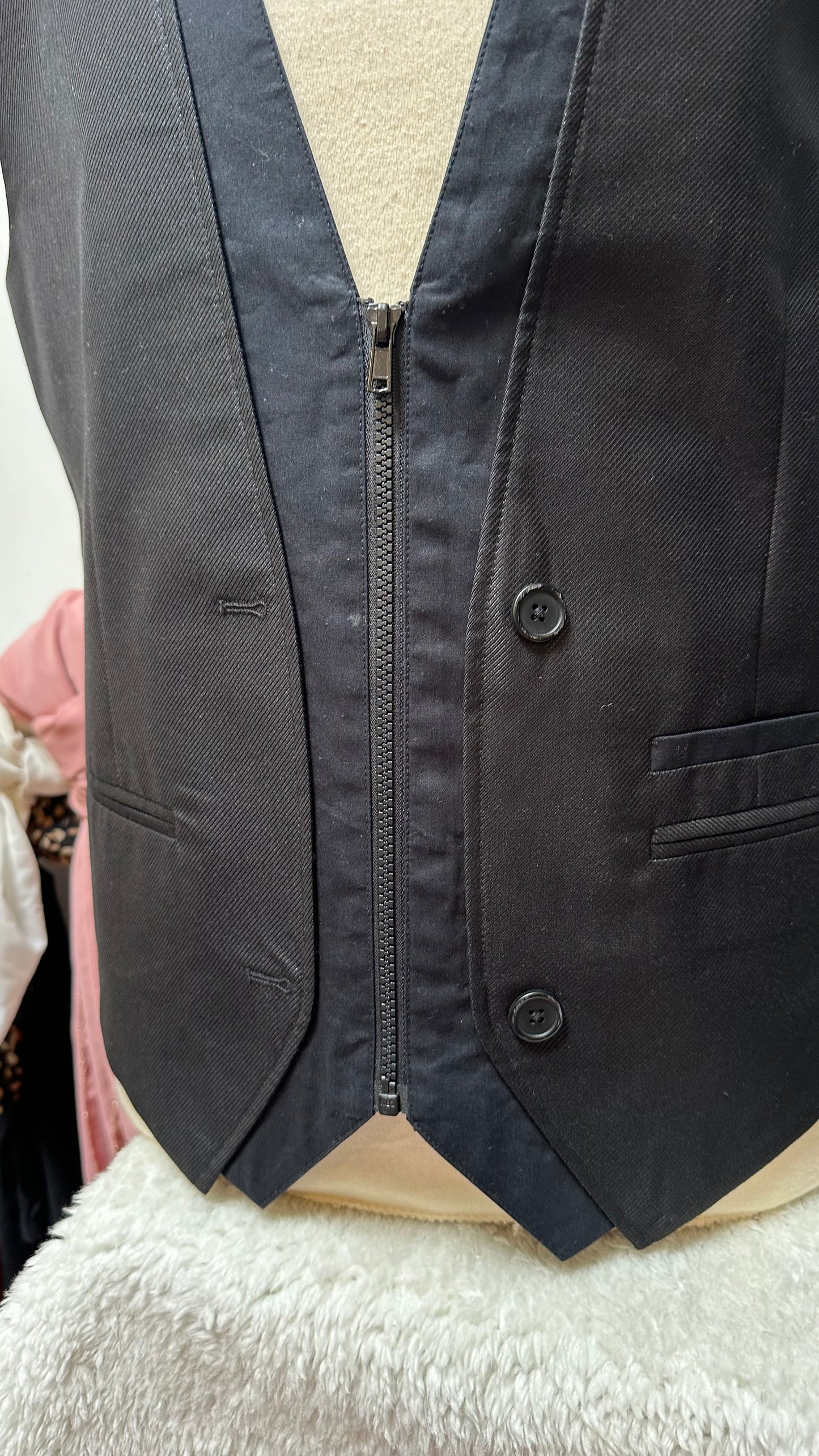 Designer Guess Men’s Vest Size XL