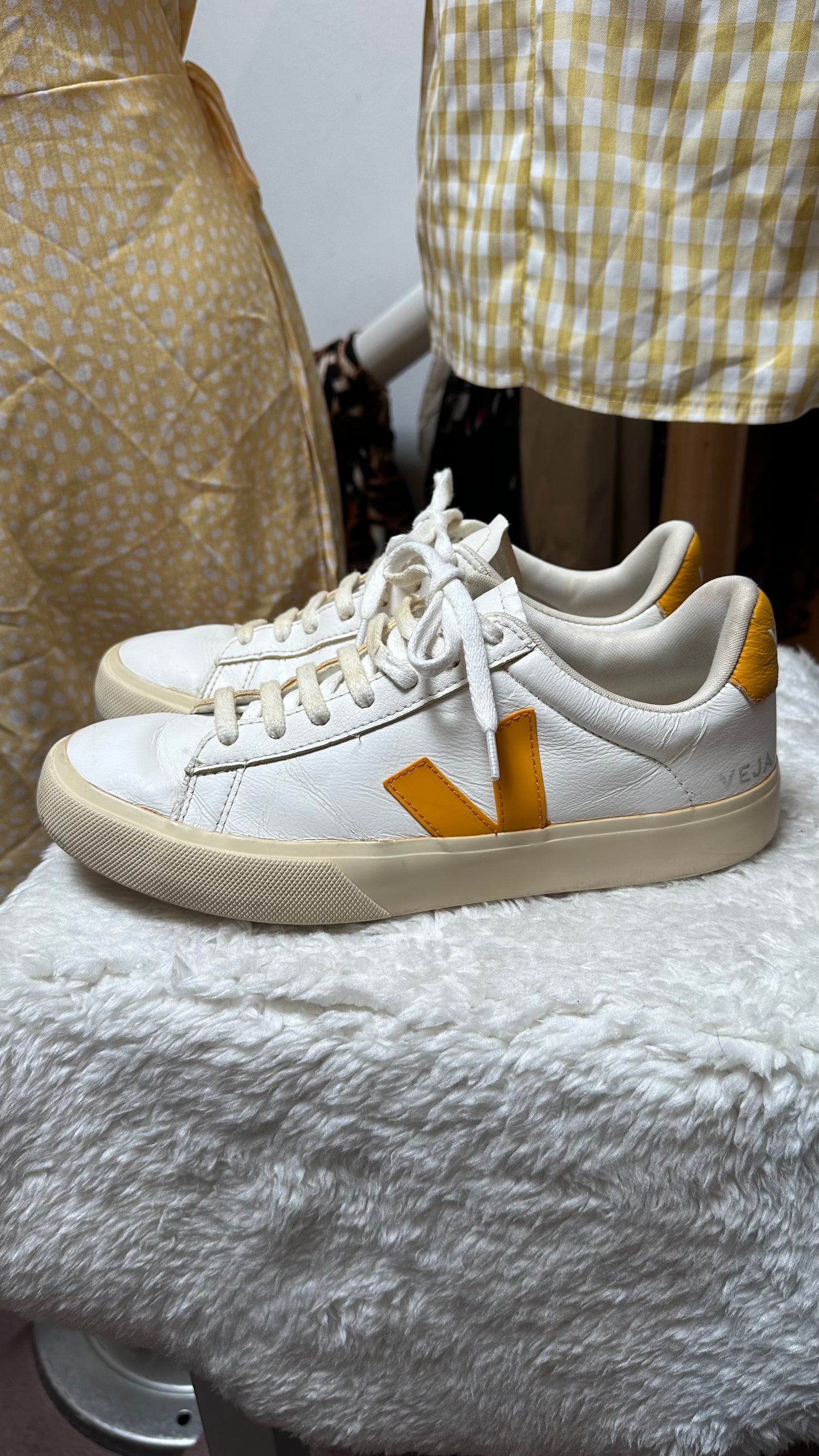 Veja Leather Trainers Size 8 Laces need a wash