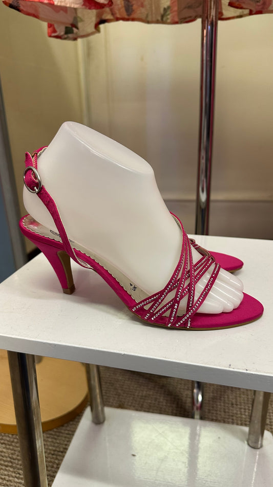 Debut Pink Strappy Sandals New with Tags Size 4