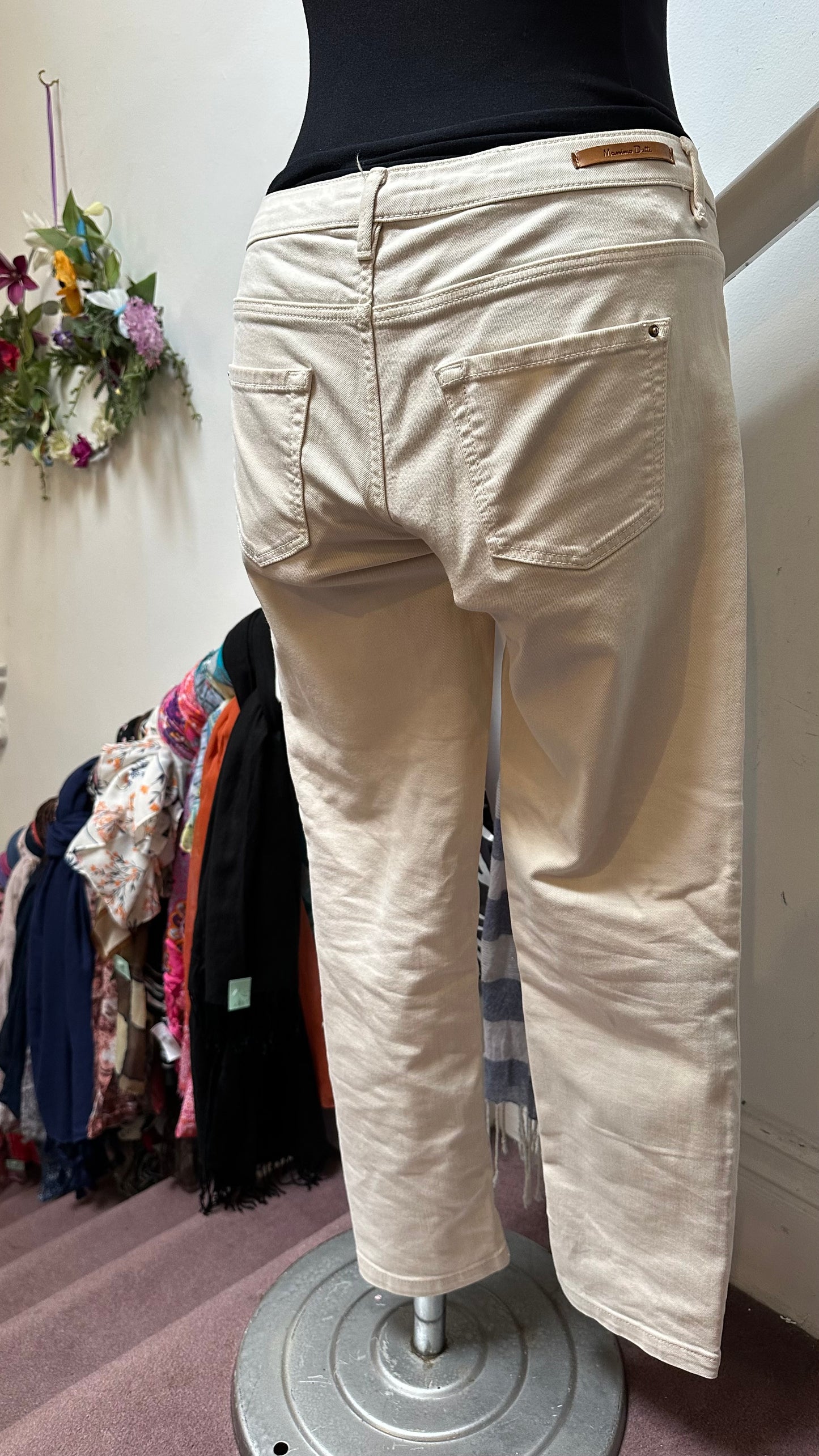 Designer Massimo Dutti Beige Slim Fit Skinny Jeans Size 10 (tiny stain on right leg)