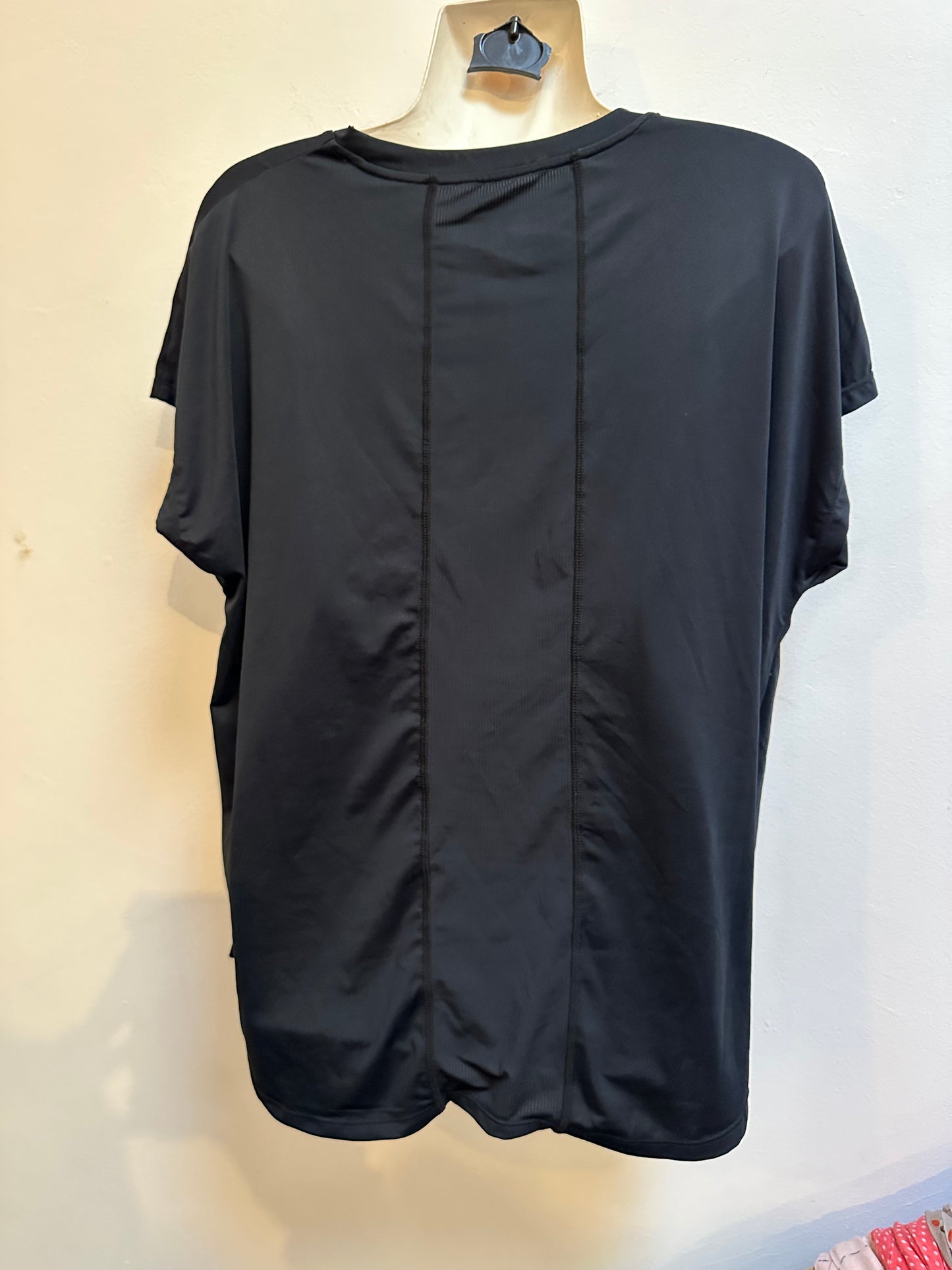 Dunnes Sports Top Size M