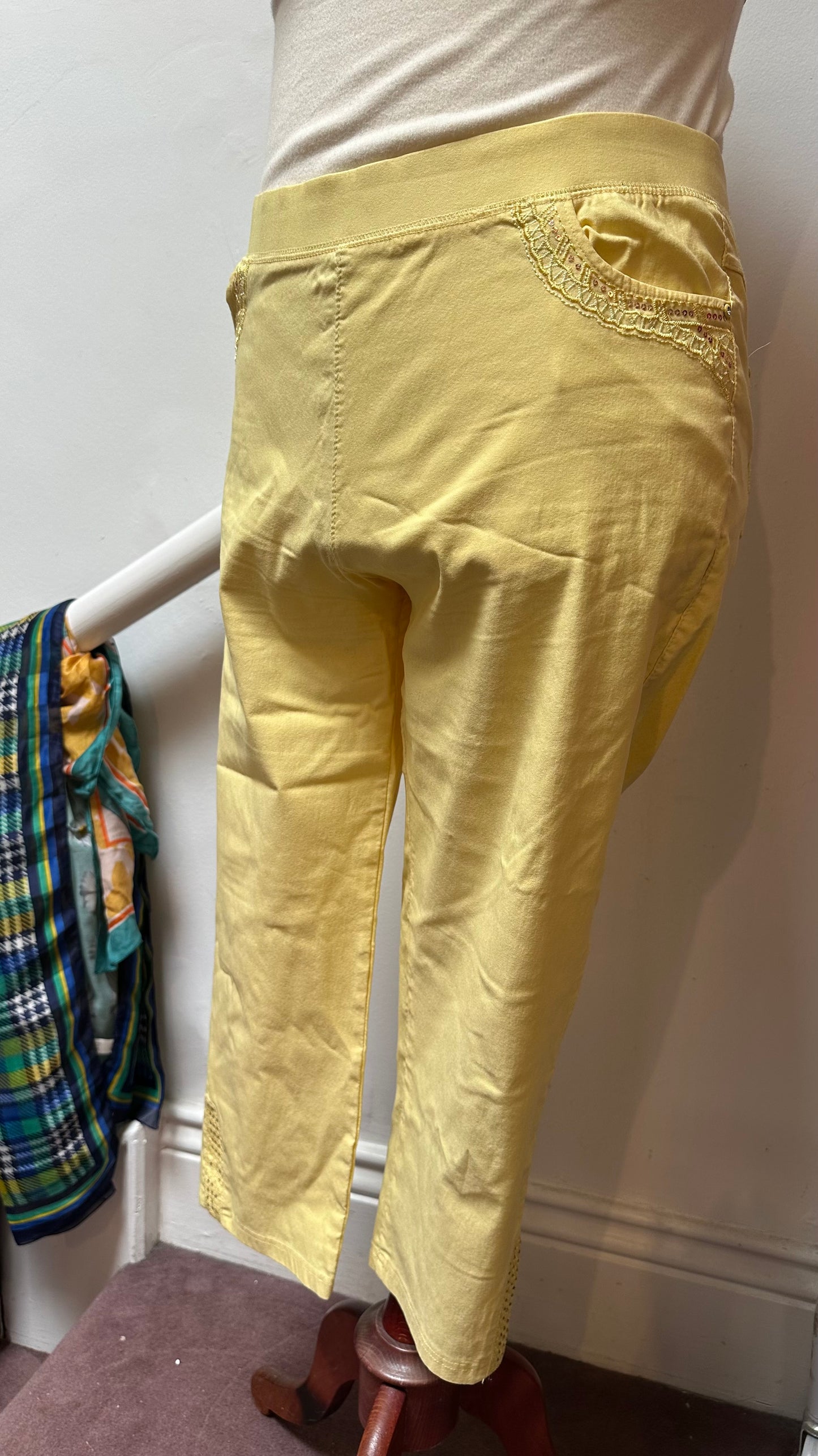 Elegance Yellow Cropped Trousers Size 20