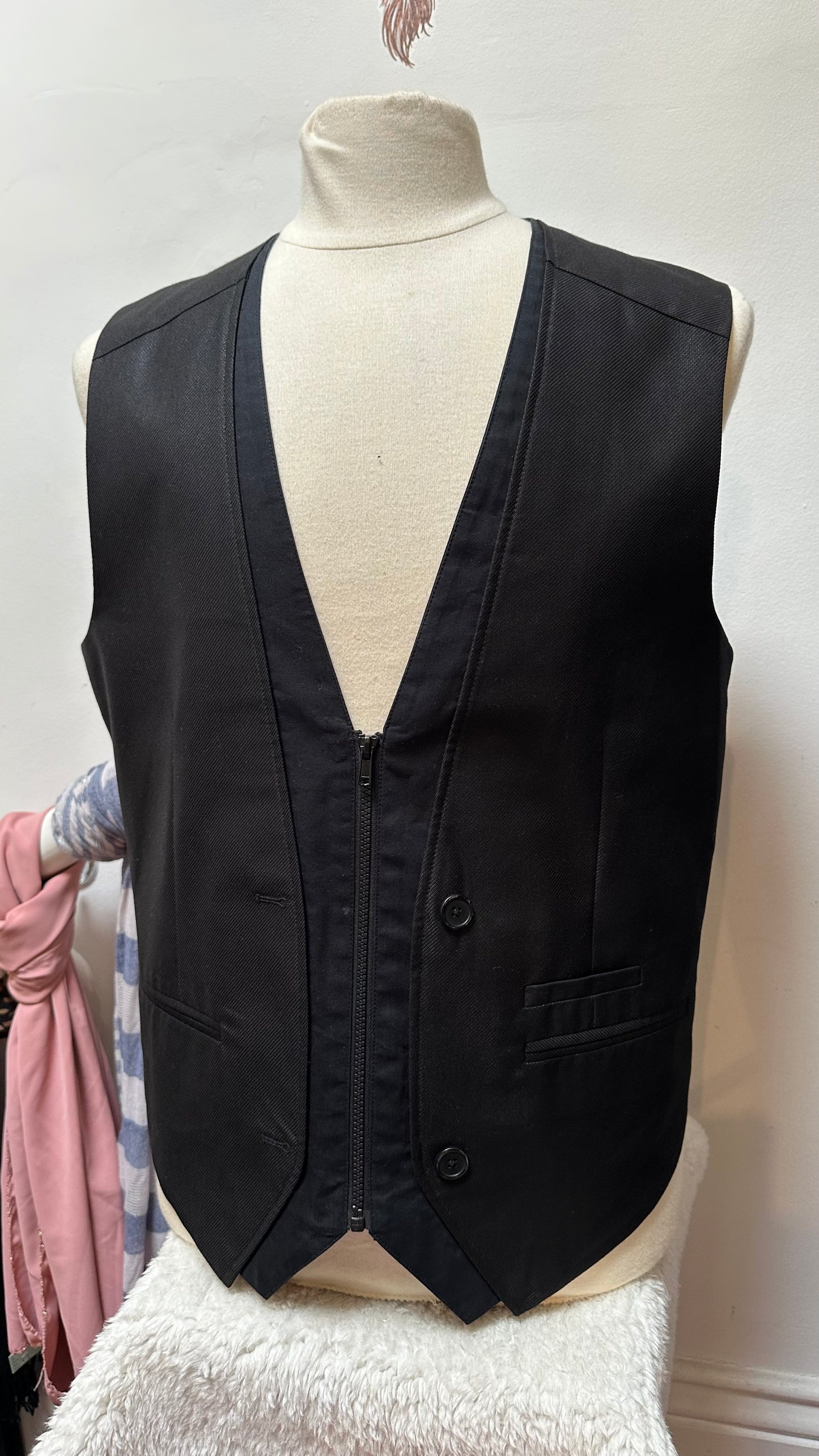 Designer Guess Men’s Vest Size XL