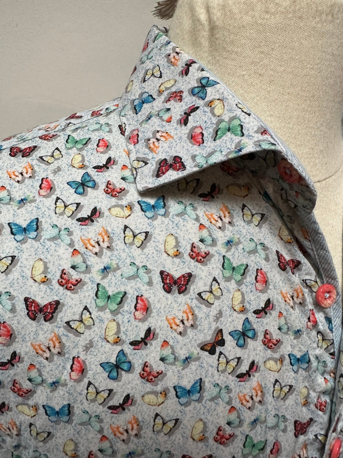Designer A Fish Named Fred Butterfly Shirt Size M