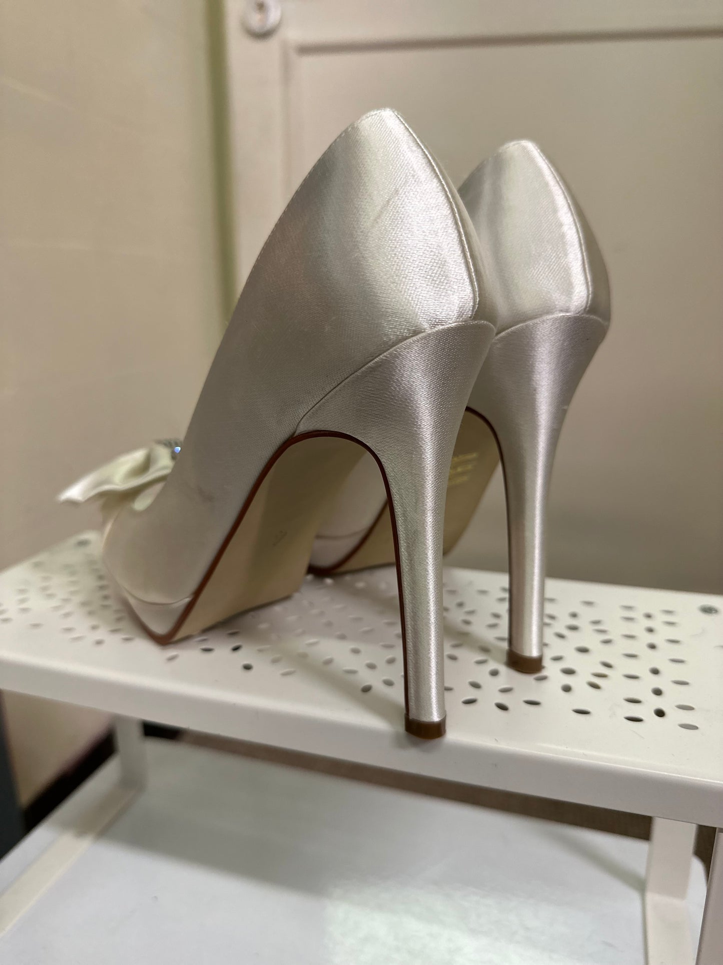 Rainbow Club Off White heels, Size 4