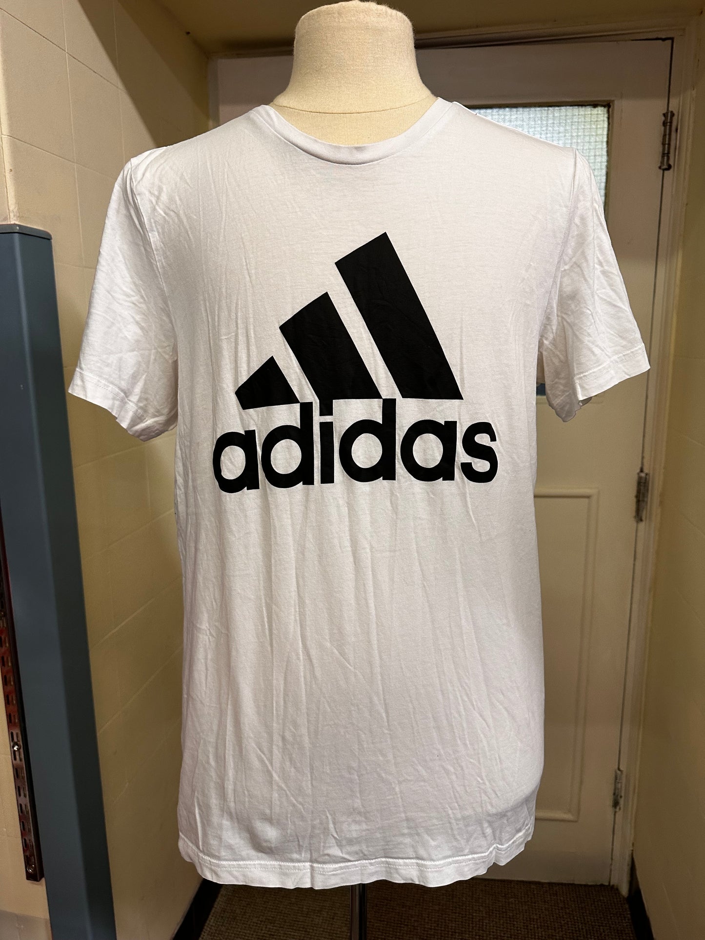 Adidas Whit T-Shirt, Size L