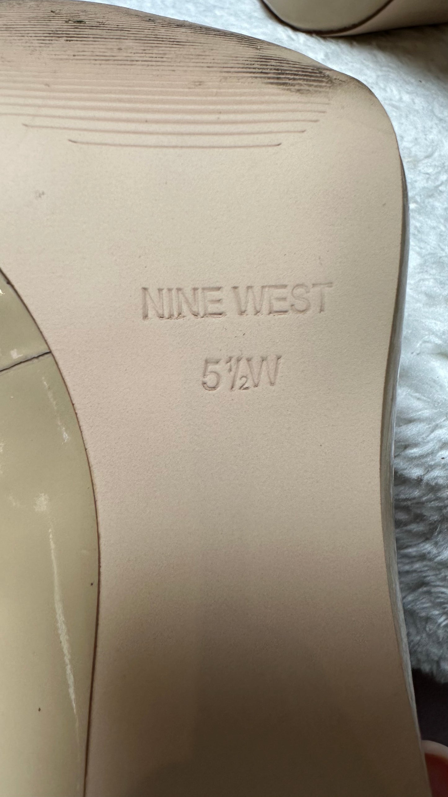 Nine West Nude Patent Heels As New Size 3.5 (US 5.5)