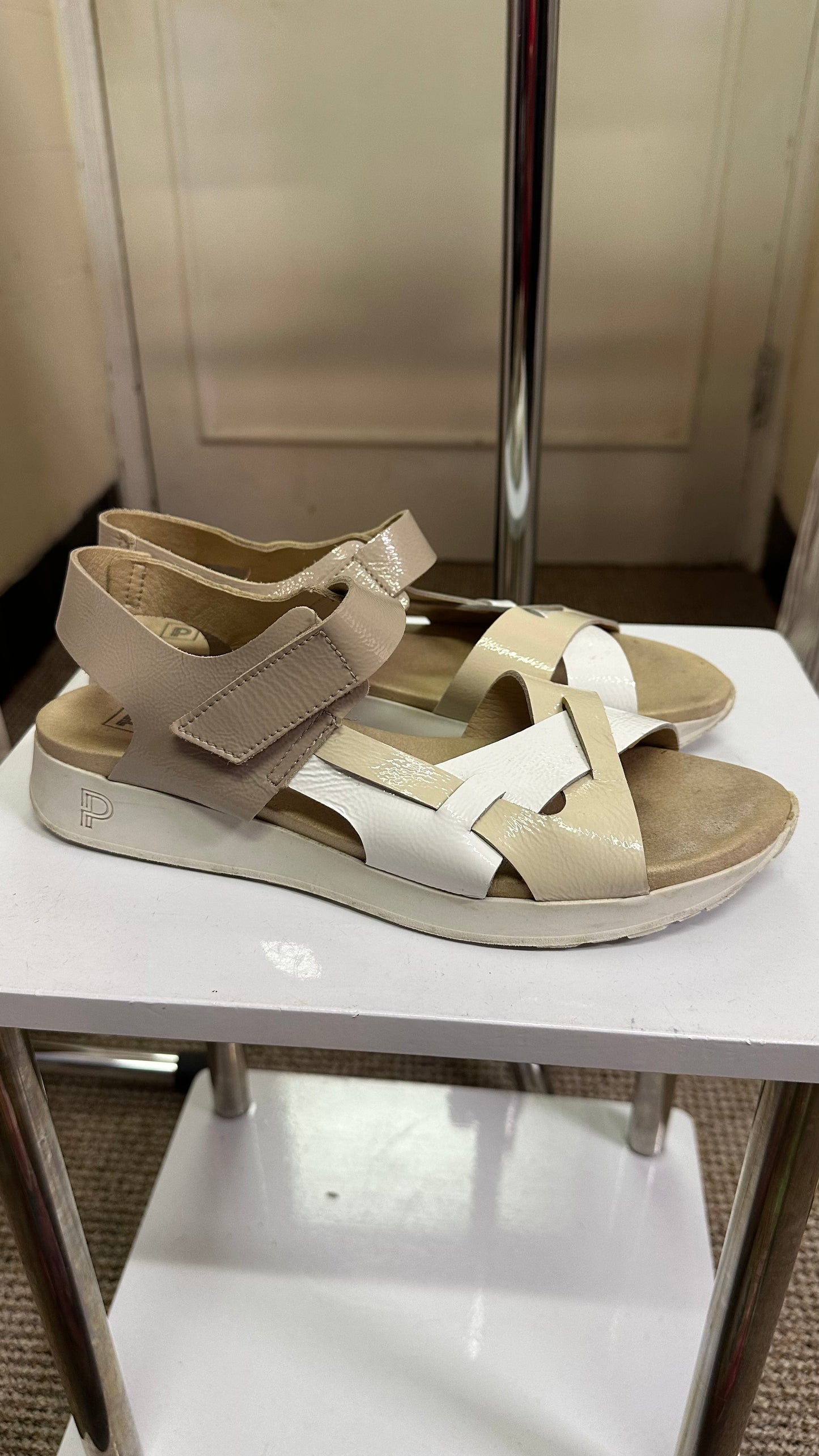 Pitillos Cream Leather Sandals Size 6.5 EU 40