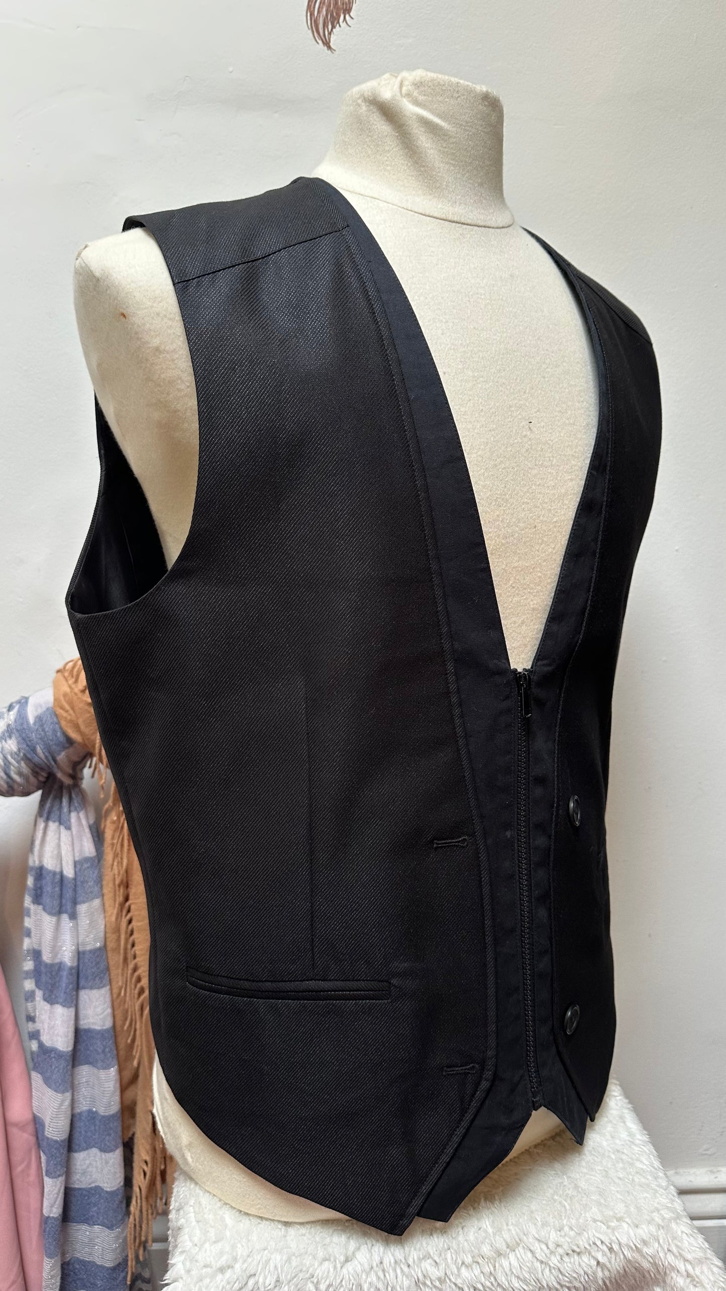 Designer Guess Men’s Vest Size XL