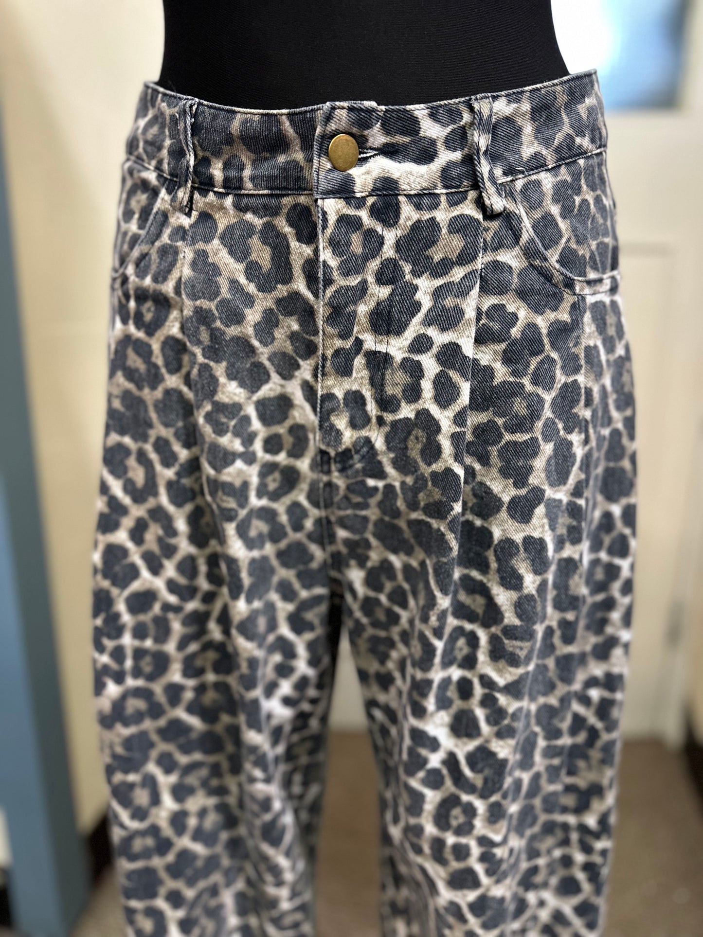 Purple Queen Leo Print Balloon Jeans Size M 100% Cotton