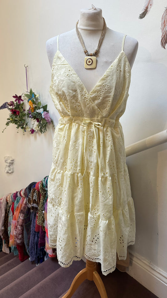 Lemon Fully Lined Dress New with Tags Size XXL but small fitting
